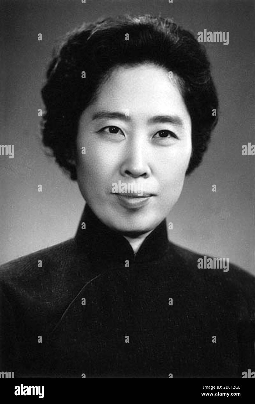 China: Wang Guangmei (1921-2006), First Lady der Volksrepublik China (1959-1968), 1950er Jahre. Wang Guangmei (26. September 1921 - 13. Oktober 2006) war eine angesehene chinesische Politikerin, Philanthropin und First Lady, die Frau von Liu Shaoqi, die von 1959 bis 1968 als Präsidentin der Volksrepublik diente. Stockfoto