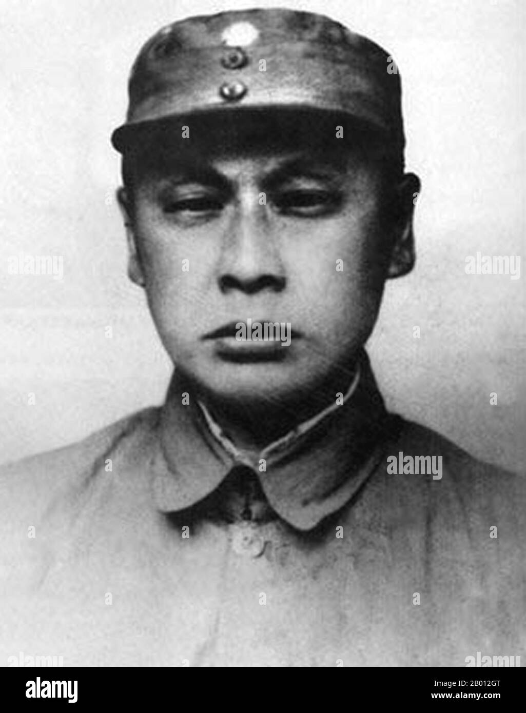 China: Chen Yi (26. August 1901 - 6. Januar 1972), chinesischer kommunistischer Militärkommandant und Politiker. Chen wurde in Lezhi, in der Nähe von Chengdu, Sichuan, geboren und ging in die Familie eines mäßig wohlhabenden Richters über. Chen, ein Genosse von Lin Biao aus ihrer Guerilla-Zeit, war Kommandant der Neuen Vierten Armee während des Chinesisch-Japanischen Krieges (1937-1945) und leitete die Gegenoffensive von Shandong während des chinesischen Bürgerkrieges, Und später befehligte er die kommunistischen Armeen, die die KMT-Truppen in Huai-Hai besiegten und die untere Region Jangtze in den Jahren 1948-49 eroberten. Er wurde zum Marschall der Volksbefreiungsarmee (PLA) gemacht. Stockfoto
