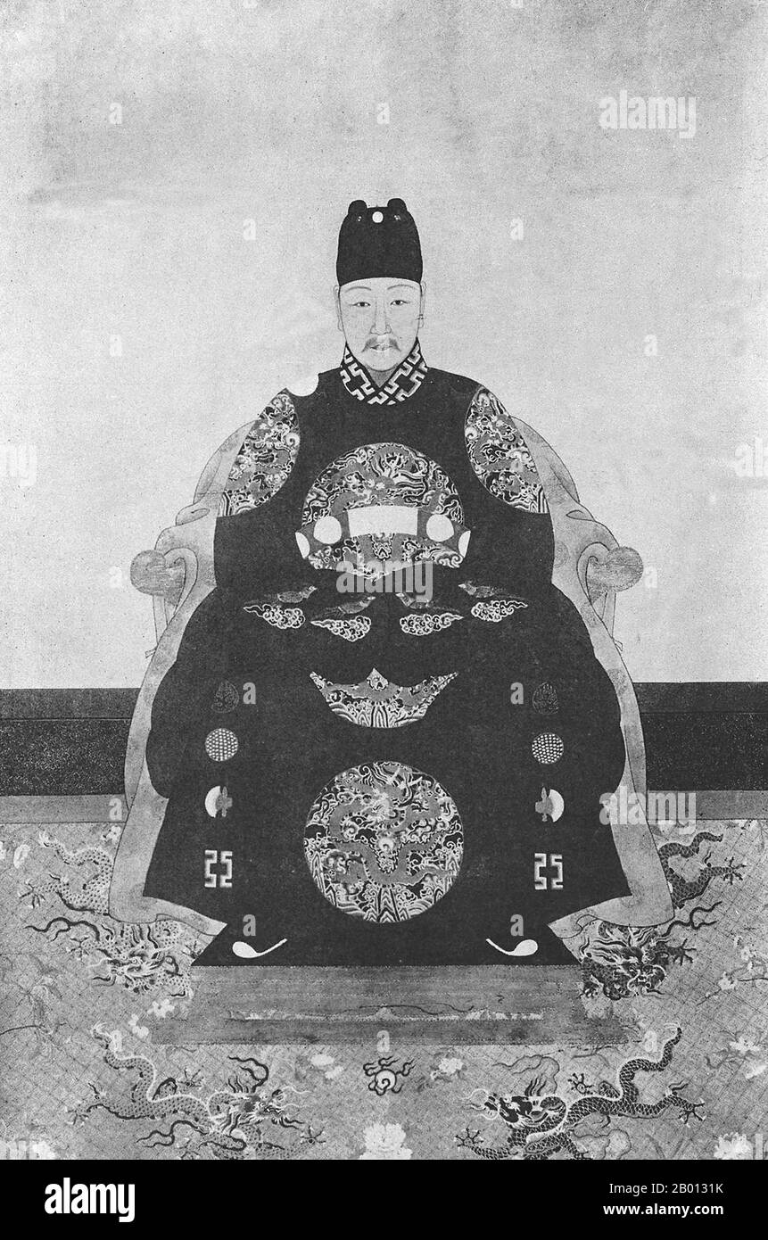 China: Kaiser Taichang (28. August 1582 - 26. September 1620), 15. Herrscher der Ming-Dynastie (r. L 1620, S. Hängende Schriftrolle Malerei, 17. Jahrhundert. Der Taichang-Kaiser (1582-1620), persönlicher Name Zhu Changluo und Tempelname Guangzong, war der 15. Kaiser der Ming-Dynastie. Sein Zeitname bedeutet „große Güte“ oder „großer Wohlstand“. Er war der älteste Sohn des Wanli-Imperators und folgte 1620 seinem Vater als Kaiser nach. Seine Herrschaft kam jedoch weniger als einen Monat nach seiner Krönung zu einem abrupten Ende, als er eines Morgens nach einem Durchfall tot im Palast aufgefunden wurde. Stockfoto