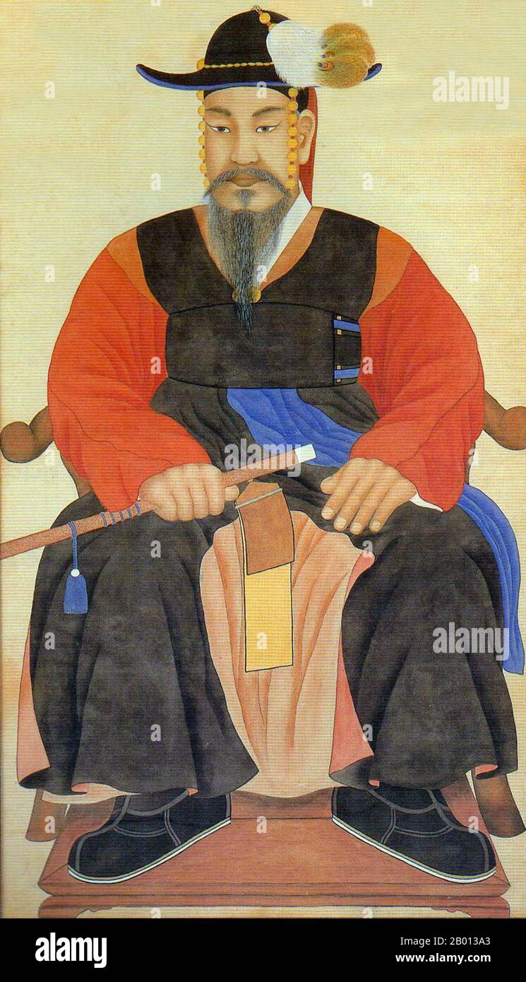 Korea: Yi Sun-Sin (28. April 1545 – 16. Dezember 1598), gefeierter koreanischer Marinekommandant und Sieger über Japan während der Imjin-Kriege (1592-1598). Hängende Schriftrolle Malerei, Ende des 16. Jahrhunderts. Yi Sun-Sin (1545-1598) war ein koreanischer Marinekommandant, der für seine Siege gegen die japanische Marine während des Imjin-Krieges in der Joseon-Dynastie bekannt war. Yi ist auch für seine innovative Nutzung des "Schildkrötenschiffs" bekannt. Er gilt als einer der wenigen Admirale, die in jeder Seeschlacht, in der er kommandierte, siegreich waren. Yi wurde am 16. Dezember 1598 in der Schlacht von Noryang durch eine einzige Kugel getötet. Stockfoto