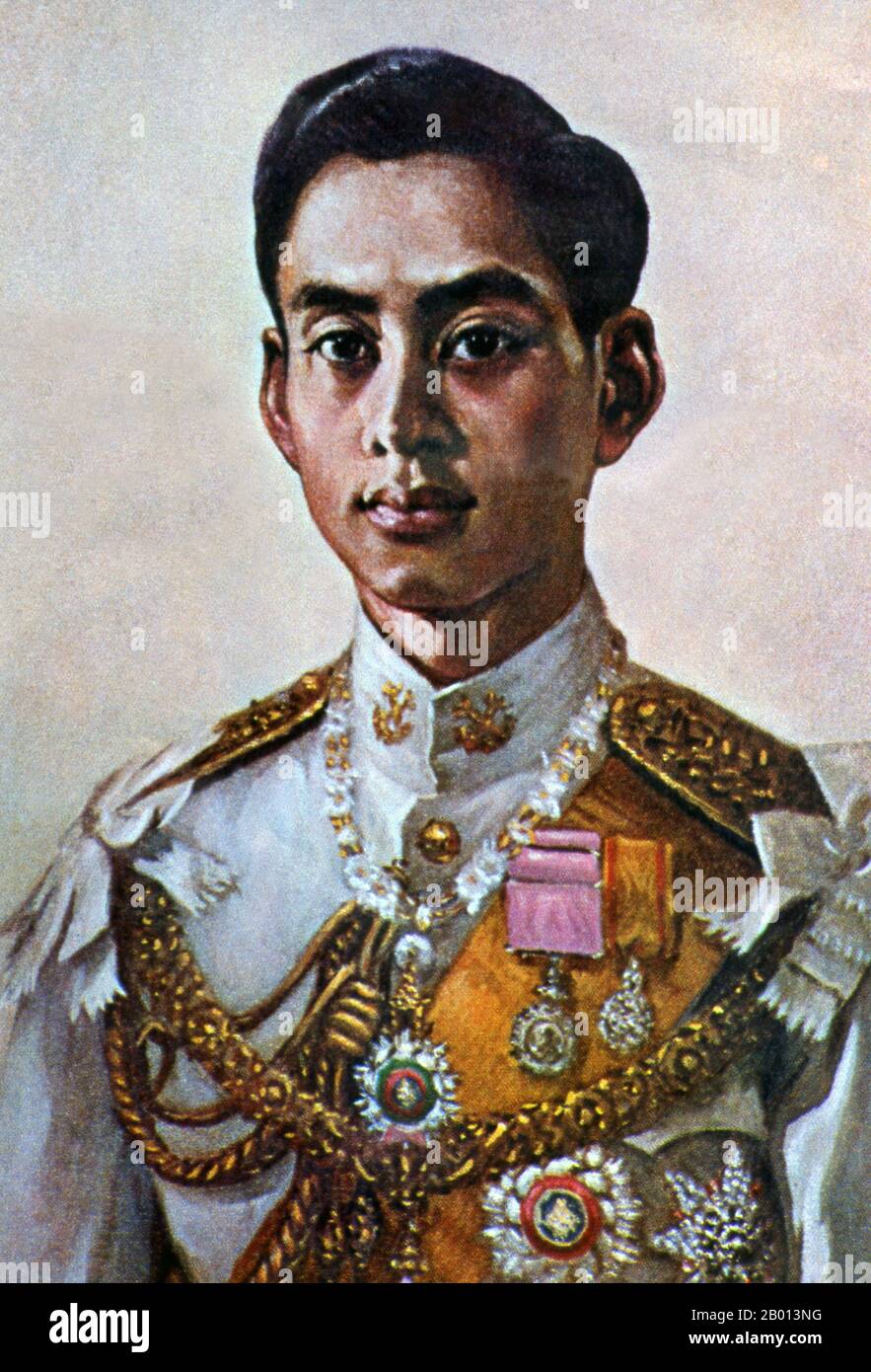 Thailand: König Rama VIII., Ananda Mahidol (20. September 1925 – 9. Juni 1946), 8. Monarch der Chakri-Dynastie. Öl auf Leinwand, 20. Jahrhundert. Ananda Mahidol, auch bekannt als Rama VIII., war der achte Monarch Thailands unter dem Haus Chakri. Im März 1935 wurde er von der Nationalversammlung als König anerkannt; er war ein neunjähriger Junge, der zu dieser Zeit in der Schweiz lebte. Im Dezember 1945 kehrte er nach Thailand zurück. Im Juni 1946 wurde er in seinem Bett erschoss gefunden. Medizinische Prüfer urteilten, dass es ein Mord war und drei Bedienstete hingerichtet wurden. Seine Tötung war Gegenstand vieler Kontroversen. Stockfoto