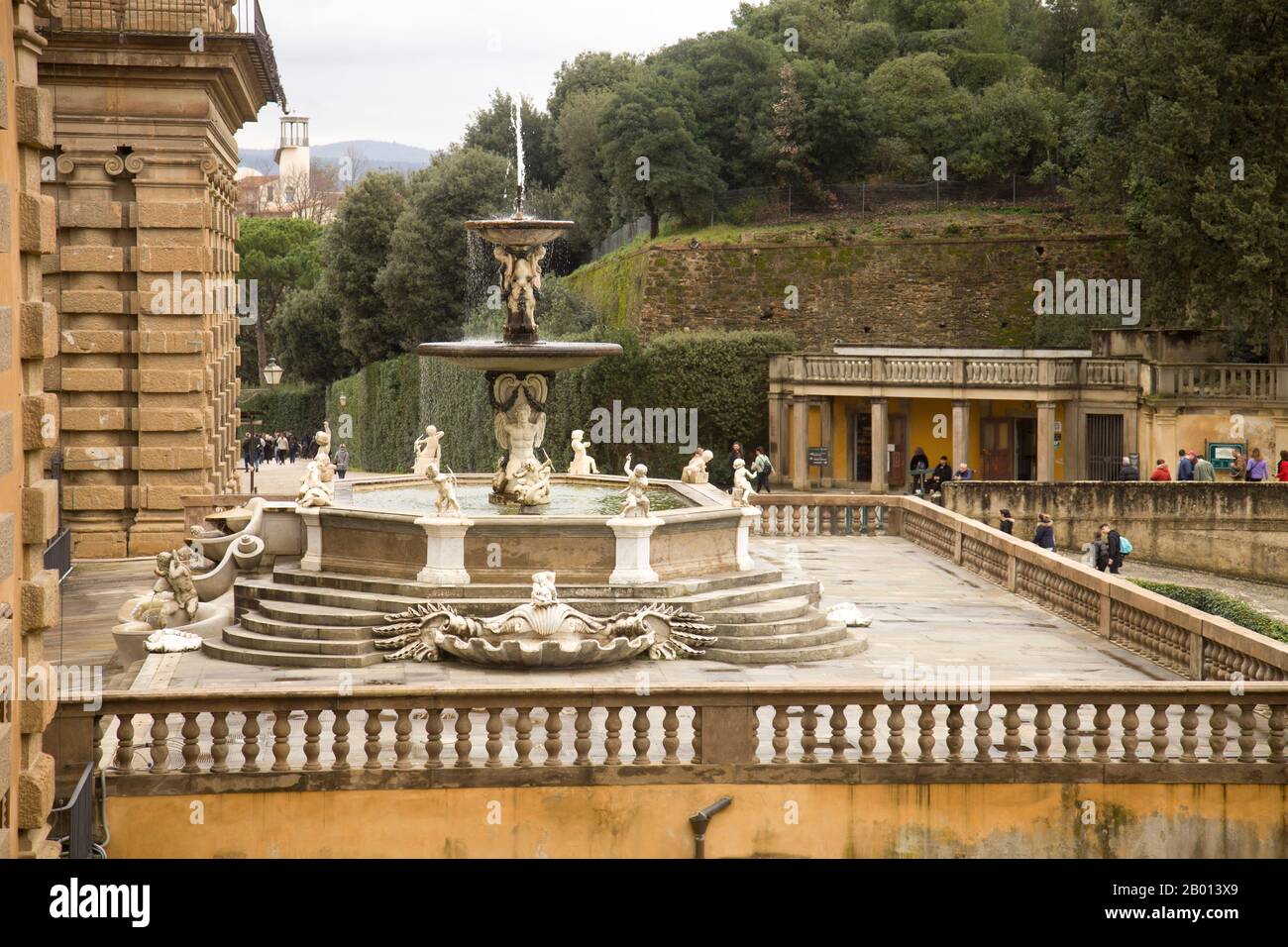 Italien, Toskana, Florenz, der Palast Pitti, ein Brunnen von Carciofo. Stockfoto