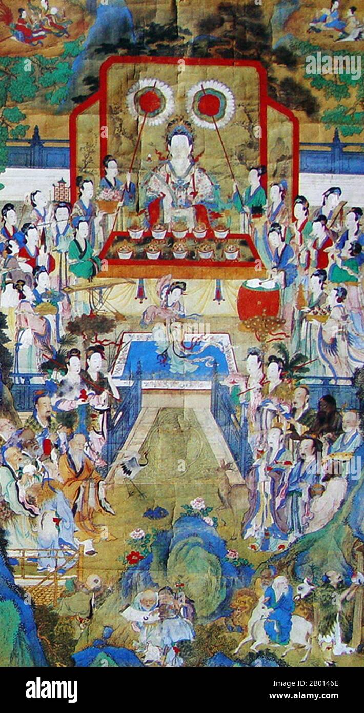 China: Xiwangmu, die Königin der Mutter des Westens. In diesem hängenden Schriftbild feiert die Königin Mutter des Westens ihren Geburtstag, c. 19. Jahrhundert. Xiwangmu, die Königin der Mutter des Westens, ist eine Göttin der chinesischen Religion. Obwohl sie am häufigsten mit dem Daoismus verbunden ist, geht ihre Existenz und ihre Anbetung vor dem organisierten Daoismus zurück, wobei die Informationen auf orakelknocheninschriften aus dem 15. Jahrhundert v. Chr. zurückgehen. Man glaubt, dass sie die Spenderin für Langlebigkeit, Wohlstand und ewige Glückseligkeit ist. Xiwangmu lebt in den Kunlun-Bergen, und alle Frauen, die Unsterblichkeit erlangt haben, stehen unter ihrer Herrschaft. Stockfoto