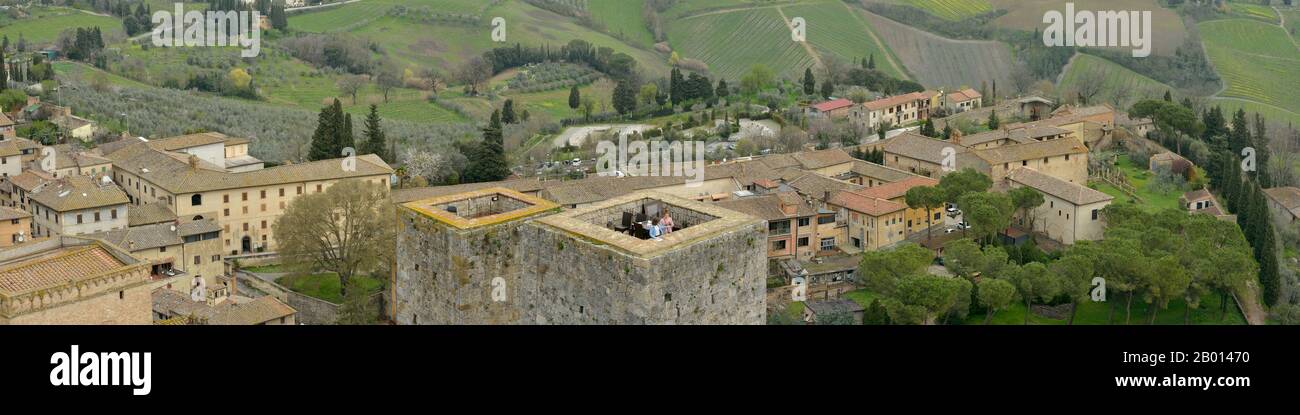San Gimignano, Torri degli Ardinghelli (Blick von Torre Grande) UNESCO-Weltkulturerbe - Toskana, Italien, Europa Stockfoto