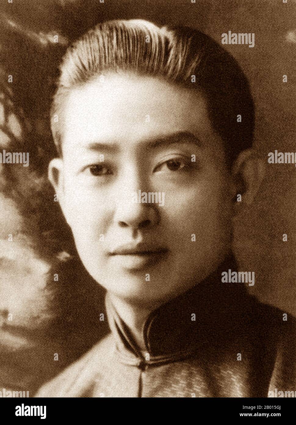 China: Mei Lanfang, berühmte Pekinger Opernkünstlerin (1894-1961). Mei Lan wurde in Taizhou, Jiangsu, als Sohn einer Familie von Künstlern der Pekinger Oper und Kunqu geboren. Sein Bühnendebüt gab er 1904 im Alter von 10 Jahren am Guanghe Theater. In seiner 50-jährigen Bühnenlaufbahn behielt er eine starke Kontinuität bei, während er immer an neuen Techniken arbeitete. Seine berühmtesten Rollen waren die der weiblichen Charaktere; die gekonnte Darstellung von Frauen gewann ihn internationale Anerkennung. Er spielte auch eine wichtige Rolle bei der Fortsetzung der Aufführungstradition von Kunqu. Stockfoto