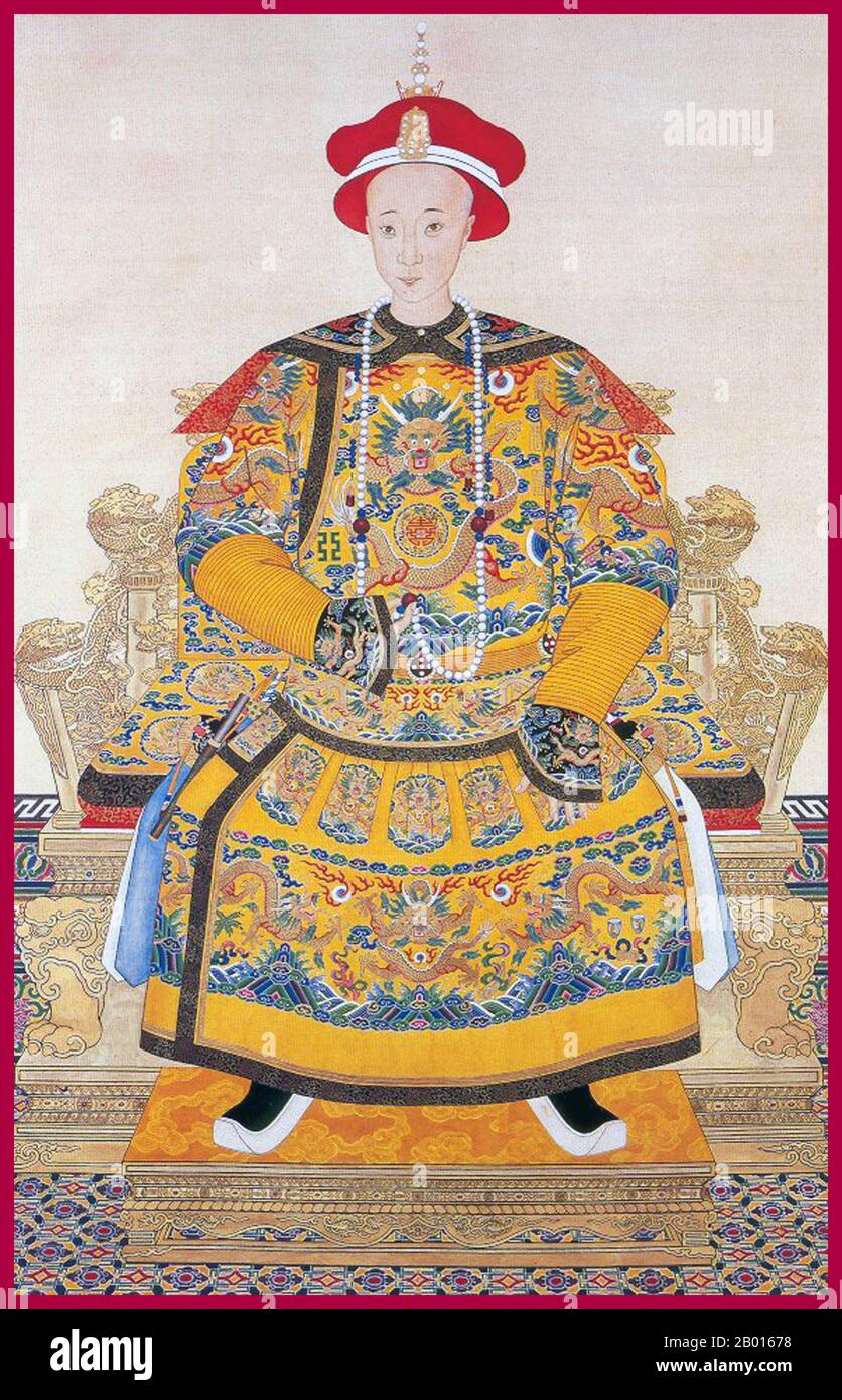 China: Kaiser Tongzhi (27. April 1856 – 12. Januar 1875), neunter Kaiser Qing (r. 1861-1875). Hängende Schriftrolle Malerei, c. 1861-1875. Der Tongzhi-Kaiser, persönlicher Name Zaichun und Tempelname Muzong, war der neunte Kaiser der Qing-Dynastie. Seine Herrschaft, die praktisch seine Jugend durchhielt, wurde weitgehend von der Regentschaft seiner Mutter, der Kaiserin Dowager Cixi, überschattet. Er hatte wenig Einfluss auf die Gerichtsangelegenheiten, obwohl die Zeit seiner Regierungszeit das hervorbrachte, was Historiker die "Tongzhi-Restauration" nennen, ein erfolgloser Versuch, China zu stabilisieren und zu modernisieren. Stockfoto