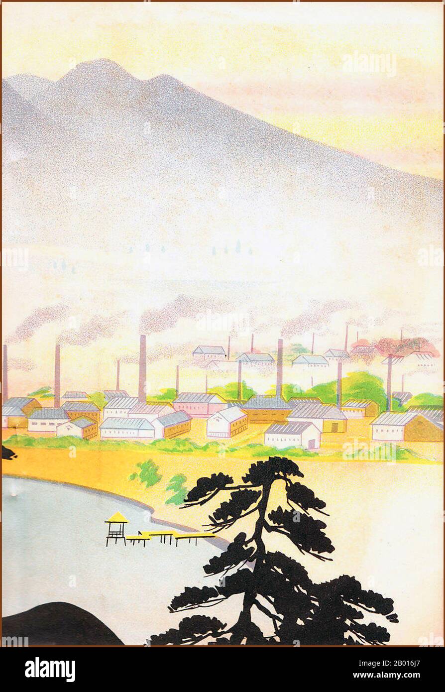 Japan: Rauch steigt aus Seidenfabriken in Suzuka City, Präfektur Mie, 1934. Suzuka ist eine Stadt in der Präfektur Mie. Während der Edo-Zeit war das moderne Gebiet um Suzuka Teil des Tōkaidō und hatte zwei Poststationen: Ishiyakushi-Juku und Shōno-Juku. Stockfoto