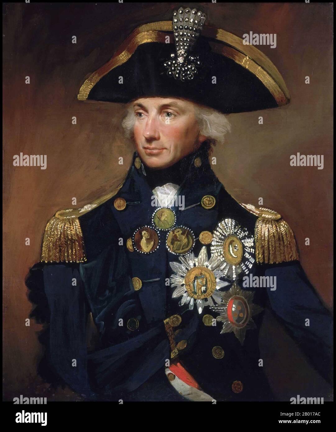 England: 'Admiral Sir Horatio Nelson, 1758-1805'. Öl auf Leinwand, Gemälde von Lemuel Francis Abbott (1760-1802), 1799. Horatio Nelson, 1st Viscount Nelson, 1st Duke of Bronté, KB (29. September 1758 – 21. Oktober 1805) war ein englischer Flaggenoffizier, der für seinen Dienst in der Royal Navy, insbesondere während der Napoleonischen Kriege, berühmt war. Er wurde für seine inspirierende Führung und sein hervorragendes Verständnis für Strategie und unkonventionelle Taktiken bekannt, was zu einer Reihe von entscheidenden Seesiegen führte. Er wurde im Kampf mehrmals verletzt, verlor einen Arm und den Anblick auf einem Auge. Stockfoto