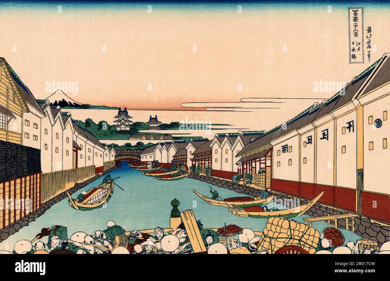 Japan: „Nihonbashi-Brücke in Edo“. Ukiyo-e Holzschnitt aus der Serie ‘Thirty-Six views of Mount Fuji’ von Katsushika Hokusai (31. Oktober 1760 - 10. Mai 1849), 1830. ‘Thirty-Six Views of Mount Fuji’ ist eine Serie von Holzschnitten der japanischen Künstlerin Katsushika Hokusai, die „Sukiyo-e“ ‘. Die Serie zeigt den Fuji in unterschiedlichen Jahreszeiten und Wetterbedingungen an verschiedenen Orten und Entfernungen. Es besteht tatsächlich aus 46 Drucken, die zwischen 1826 und 1833 entstanden sind. Die ersten 36 wurden in die Originalpublikation aufgenommen, und aufgrund ihrer Popularität wurden nach der Originalpublikation 10 weitere hinzugefügt. Stockfoto