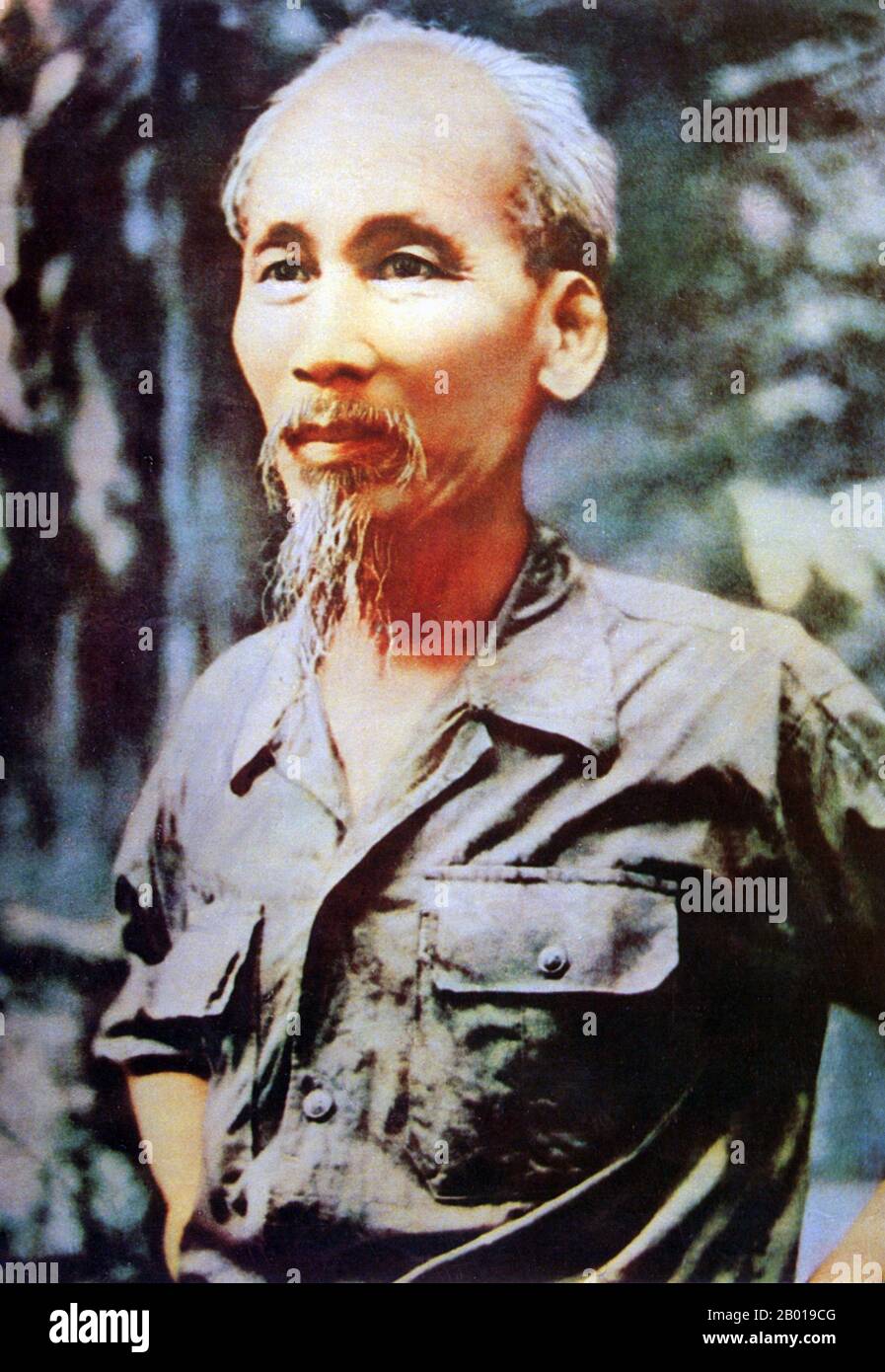 Vietnam: Ho Chi Minh (19. Mai 1890 - 3. September 1969) nach dem vietnamesischen Sieg bei Dien Bien Phu, 1954. Hồ Chí Minh, geboren in Nguyễn Sinh Cung und auch bekannt als Nguyễn Ái Quốc, war ein vietnamesischer revolutionärer Führer, der Premierminister (1946-1955) und Präsident (1945-1969) der Demokratischen Republik Vietnam (Nordvietnam) war. Er gründete die Demokratische Republik Vietnam und leitete die Viet Cong während des Vietnamkrieges bis zu seinem Tod. Stockfoto