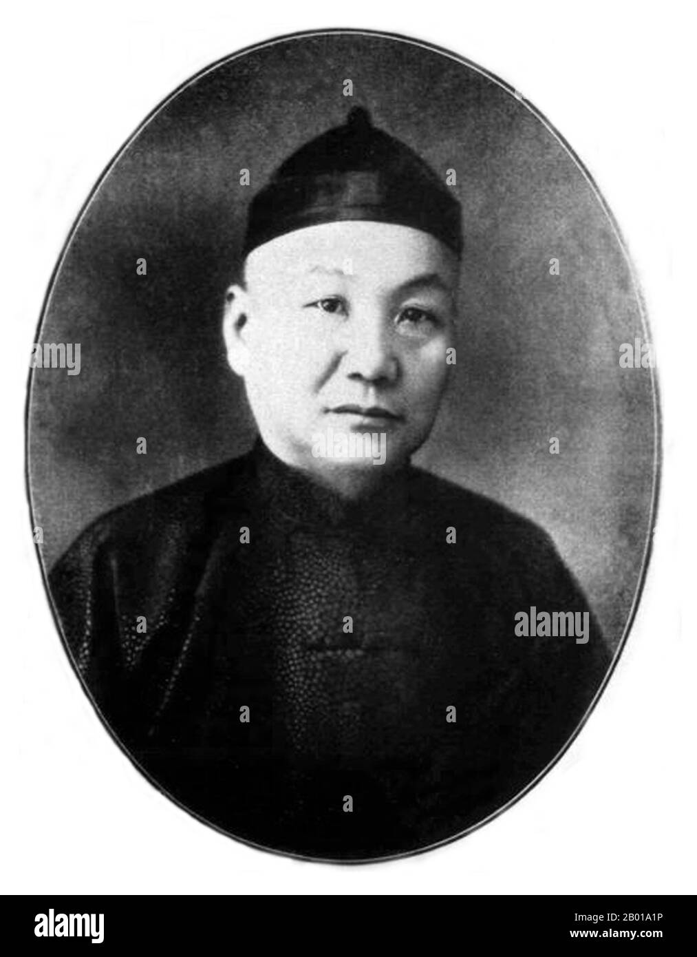 China: Zhang Xiaolin, Green Gang Mobster und Shanghai Pate (1877-1940), c. 1920. Zhang Xiaolin war einer der 'drei Gönner Shanghais' und war zusammen mit Du Yuesheng ein Anführer der Shanghaier Grünen Bande. Im Jahr 1939, als die Japaner Shanghai einfingen, wurde er zum Marionettengouverneur von Zhejiang ernannt. Er wurde 1940 ermordet. Stockfoto