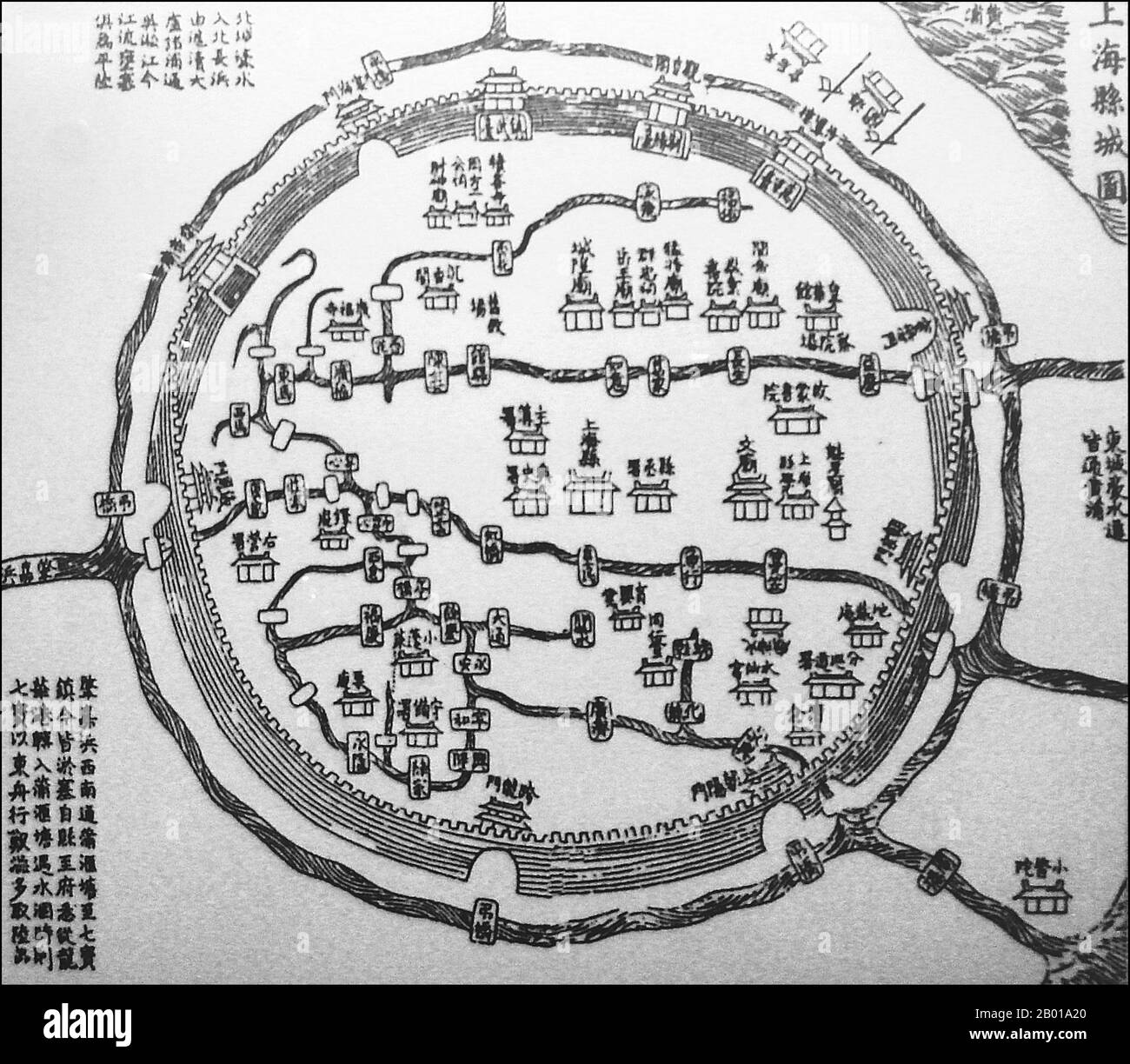 China: Eine chinesische Karte der Altstadt von Shanghai, 1553. Die Altstadt von Shanghai (Shànghăi Gùchéng) bezieht sich auf die älteste Gegend Shanghais, die oft einfach als Nanshi, "Südstadt", bezeichnet wird, da sie südlich der alten internationalen Siedlungen lag. Sie ist kreisförmig und wurde früher von einer Verteidigungsmauer umgeben. Zu den bemerkenswerten Merkmalen gehört der Stadtgotttempel, der sich im Zentrum der Altstadt befindet und mit dem Yuyuan-Garten verbunden ist. Heute wurden die meisten Mauern durch breite kreisförmige Alleen ersetzt, die Renmin Lu im Norden und Zhonghua Lu im Süden. Stockfoto