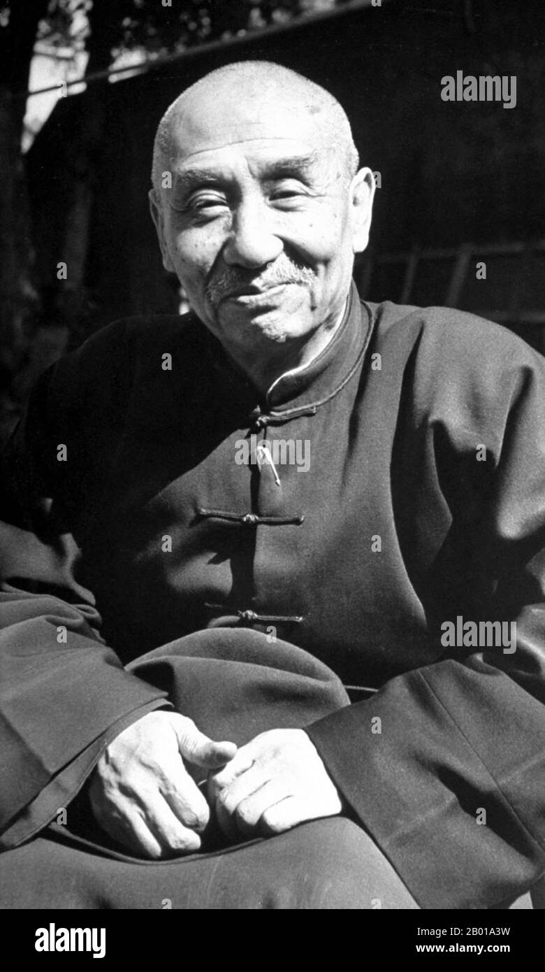 China: Yan Xishan (8. Oktober 1883 - 22. Juli 1960), Kriegsherr der Provinz Shanxi (r. 1911-1949), im Ruhestand in Taiwan gegen Ende seines Lebens, 1950. Yan Xishan (Wade-Giles: Yen Hsi-shan) war ein chinesischer Kriegsherr, der in der Regierung der Republik China diente. Yan kontrollierte effektiv die Provinz Shanxi von der Xinhai Revolution von 1911 bis zum kommunistischen Sieg von 1949. Als Anführer einer relativ kleinen, armen, abgelegenen Provinz überlebte Yan Xishan die Machenschaften von Yuan Shikai, die Ära der Kriegsherren, die Ära der Nationalisten, die japanische Invasion Chinas und den chinesischen Bürgerkrieg. Stockfoto