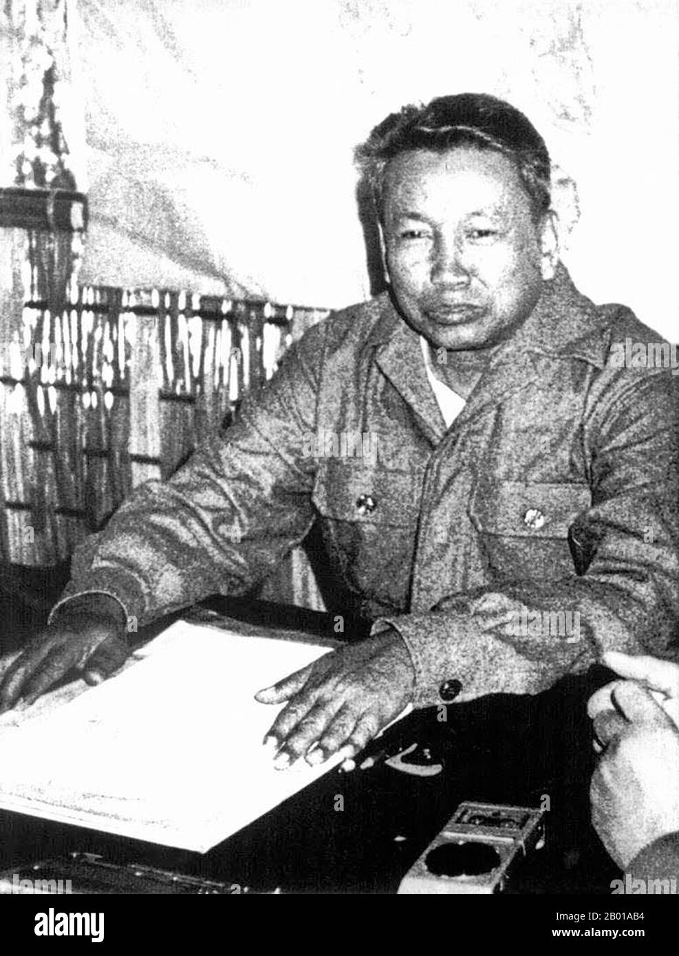 Kambodscha: Pol Pot (19. Mai 1928 – 15. April 1998), versteckt in der Nähe der thailändisch-kambodschanischen Grenze, 1979. Saloth Sar, besser bekannt als Pol Pot, war von 1976 bis 1979 der Führer der kambodschanischen kommunistischen Bewegung, bekannt als Khmer Rouge und Premierminister des Demokratischen Kampuchea. Im Jahr 1979, nach der Invasion Kambodschas durch Vietnam, floh Pol Pot in die Dschungel im Südwesten Kambodschas. Pol Pot starb 1998, als er von der Ta Mok-Fraktion der Roten Khmer unter Hausarrest gestellt wurde. Die Roten Khmer oder die Kommunistische Partei Kampucheas regierten Kambodscha von 1975 bis 1979 unter der Führung von Pol Pot, Nuon Chea, Ieng Sary und anderen. Stockfoto