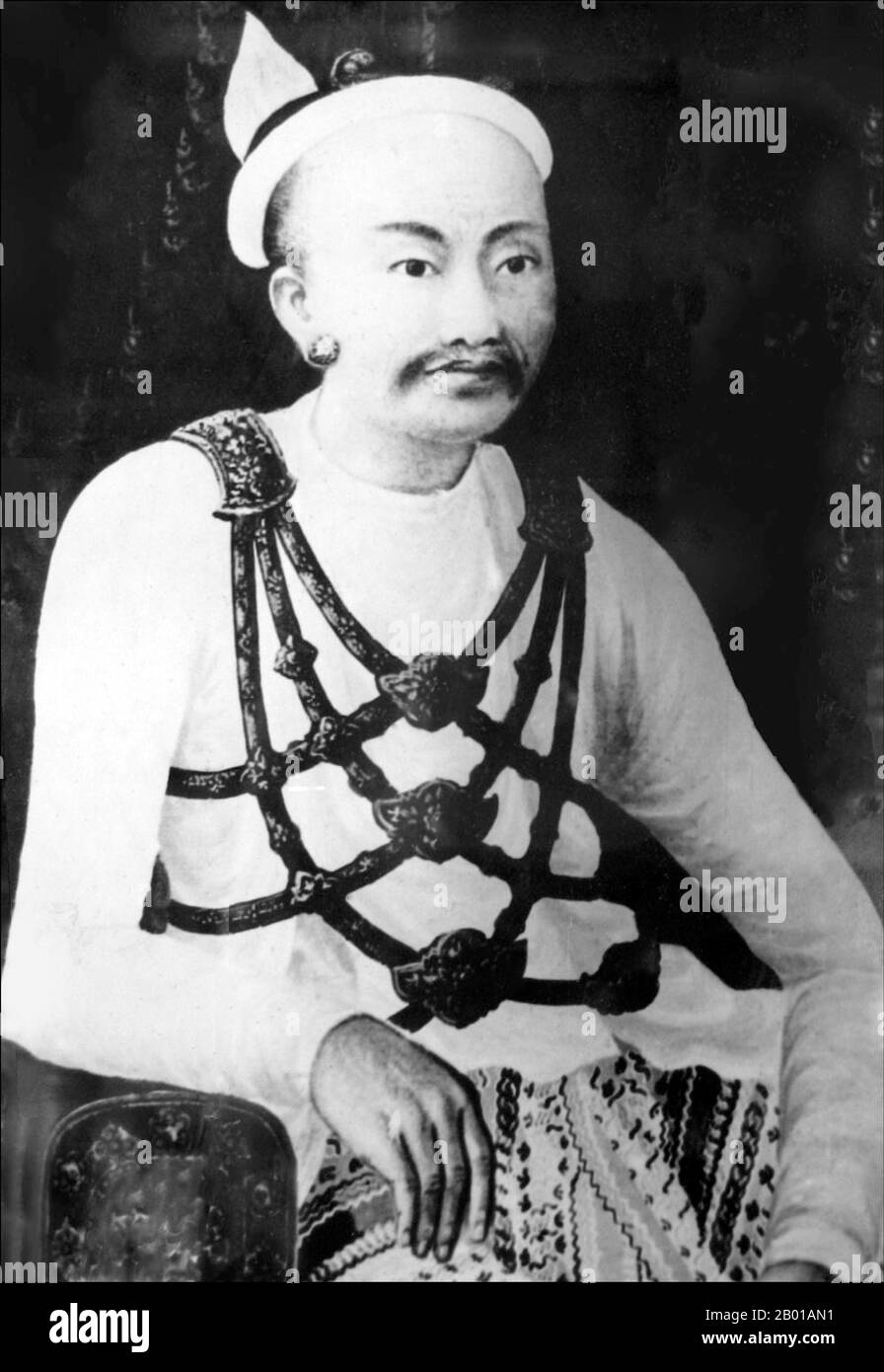 Burma/Myanmar: König Mindon Min (8. Juli 1808 - 1. Oktober 1878), 10. und vorletzter Herrscher der Konbaung-Dynastie (1752-1885), Porträt im Mandalay-Palast, 19.. Jahrhundert. Mindon Min war von 1853 bis 1878 der vorletzte König von Burma (Myanmar). Er war einer der beliebtesten und verehrten Könige von Burma. Unter seinem Halbbruder König Pagan endete der zweite anglo-birmanische Krieg 1852 mit der Annexion von Niederburma durch das Britische Imperium; Mindon und sein jüngerer Bruder Kanaung stürzten daraufhin ihren Halbbruder. Er verbrachte den größten Teil seiner Regierungszeit damit, sein Königreich zu verteidigen und zu modernisieren. Stockfoto