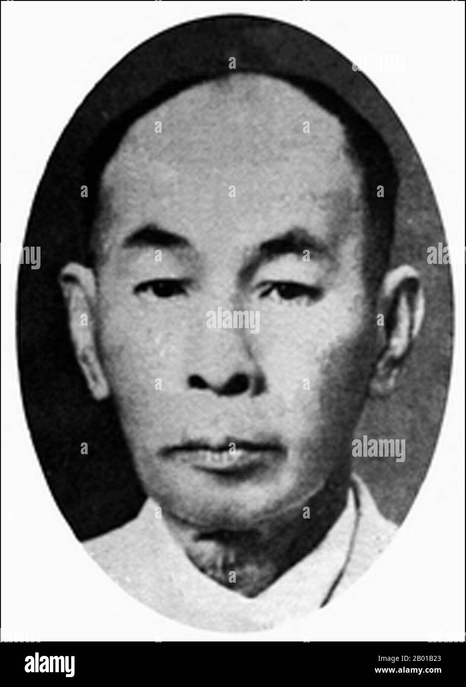 Thailand: Phraya Manopakorn Nititada (15. Juli 1884 - 1. Oktober 1948), Premierminister von Thailand (r. 1932-1933), c. 1930s. Phraya Manopakorn Nitithada, geboren in Kon Hutasingha, war der erste Premierminister von Siam nach der siamesischen Revolution von 1932. Er wurde vom Führer der Volkspartei - der Partei, die die Revolution anstiftete - ausgewählt. Im folgenden Jahr, 1933, wurde Manopakorn jedoch durch einen Staatsstreich aufgrund von Konflikten zwischen Mitgliedern der Volkspartei gestürzt. Manopakorn wurde dann mit dem Zug nach Penang, British Malaya, verbannt und verbrachte dort den Rest seines Lebens bis zu seinem Tod im Jahr 1948. Stockfoto