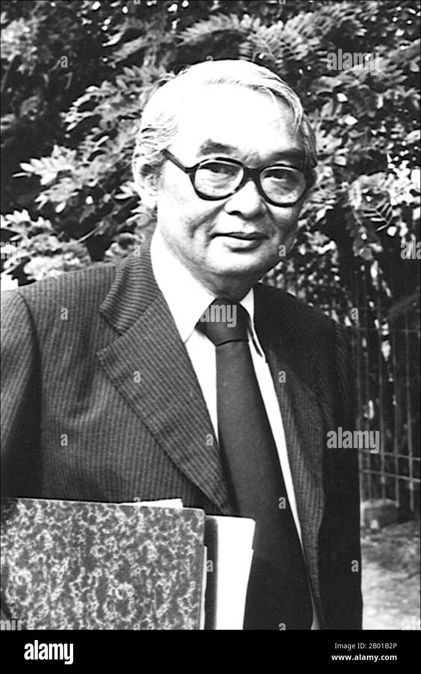 Thailand: Generalmajor Mom Rajawongse Kukrit Pramoj (20. April 1911 - 9. Oktober 1995), 13. Premierminister von Thailand (r. 1975-1976), c. 1970s. Mama Rajawongse (M.R.) Kukrit Pramoj war ein thailändischer Politiker und Gelehrter. Er war Sprecher des Repräsentantenhauses (1973-1974) und von 1975 bis 1976 Premierminister. Von königlicher Abstammung, wurde Kukrit in eine aristokratische Familie geboren und studierte im Ausland. Als Gelehrter schrieb er viele Sachbücher, die von Geschichte und Religion bis zur Astrologie reichten. Am bemerkenswertesten sind seine Epen und viele Kurzgeschichten, die verschiedene Aspekte des zeitgenössischen Lebens darstellen. Stockfoto