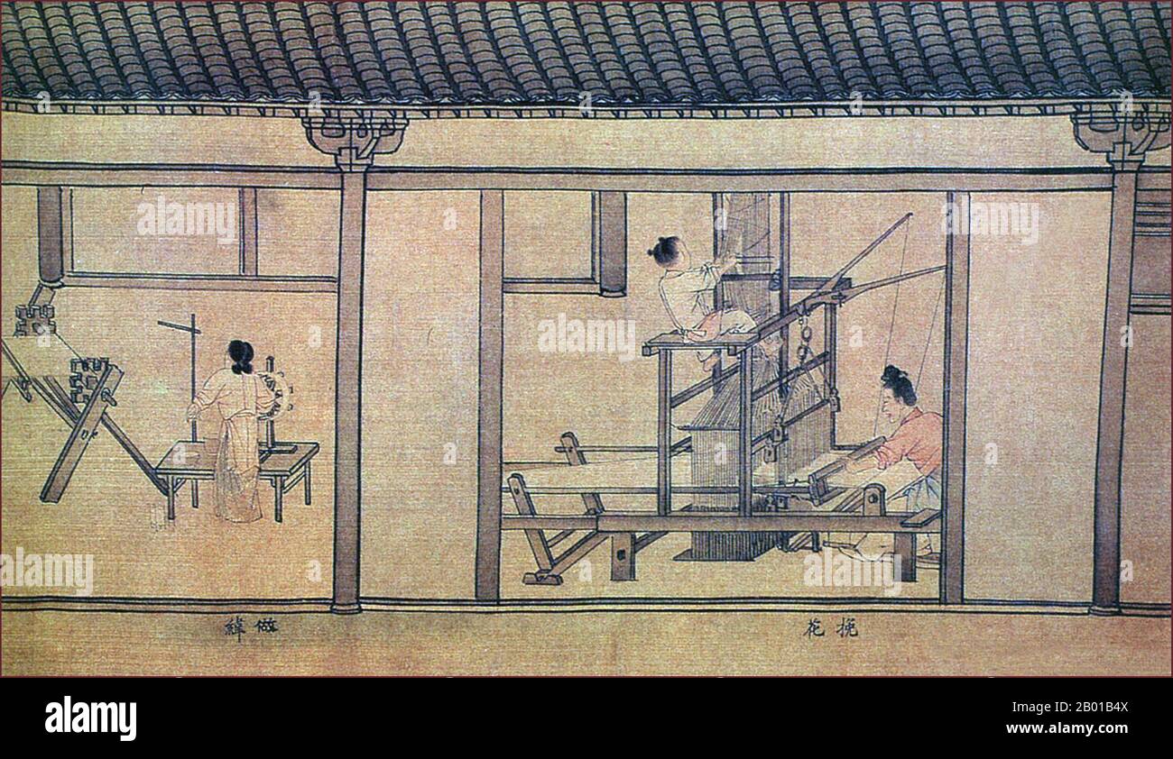 China: Die Kunst der Seidenherstellung (2) - Spinning and Weaving silk. Detail aus einem Handscroll-Gemälde der Song-Dynastie (960-1279), 11.. Jahrhundert. In China war die Seidenraupenzucht ursprünglich auf Frauen beschränkt, und viele Frauen waren in der Seidenindustrie beschäftigt. Auch wenn manche diese Entwicklung eines Luxusprodukts als nutzlos betrachteten, provozierte Seide in der High Society einen solchen Wahnsinns, dass die Gesetze dazu benutzt wurden, seinen Gebrauch zu regulieren und auf die Mitglieder der kaiserlichen Familie zu beschränken. Etwa ein Jahrtausend lang war das Recht, Seide zu tragen, dem Kaiser und den höchsten Würdenträgern vorbehalten. Stockfoto