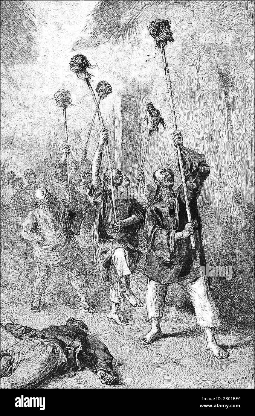 Vietnam/Frankreich: Tonkin-Kampagne - chinesische Soldaten der „Schwarzen Flagge“, die mit den Köpfen ihrer besiegten Feinde auf Hechten vorführen. Gravur, 1884. Die Tonkin-Kampagne (französisch: Campagne du Tonkin) war ein bewaffneter Konflikt, der zwischen Juni 1883 und April 1886 von den Franzosen gegen die Vietnamesen, Liu Yongfus Armee mit schwarzer Flagge und die chinesischen Armeen Guangxi und Yunnan geführt wurde, um Tonkin (Nordvietnam) zu besetzen und dort ein französisches Protektorat zu verankern. Stockfoto