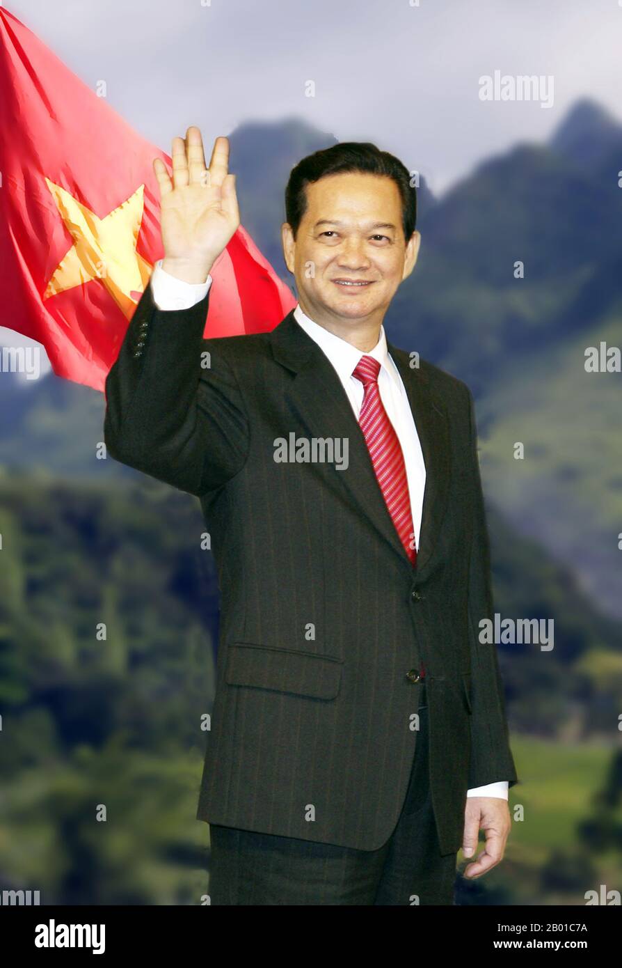 Vietnam: Nguyen Tan Dung (17. November 1949 - ), 6. Premierminister von Vietnam (r. 2006-2016). Nguyễn Tấn Dũng war von 2006 bis 2016 Premierminister. Er wurde am 27. Juni 2006 von der Nationalversammlung bestätigt, nachdem er von seinem Vorgänger Phan Van Khai ernannt worden war, der sich aus dem Amt zurückzog. Auf einem Parteitag im Januar 2011 wurde Dung auf Platz drei in der Hierarchie der Kommunistischen Partei Vietnams gesetzt, konnte aber aufgrund von Korruptions- und Vetternwirtschaft nach dem Nationalkongress 12. im Jahr 2016 seinen Posten nicht aufrechterhalten. Stockfoto
