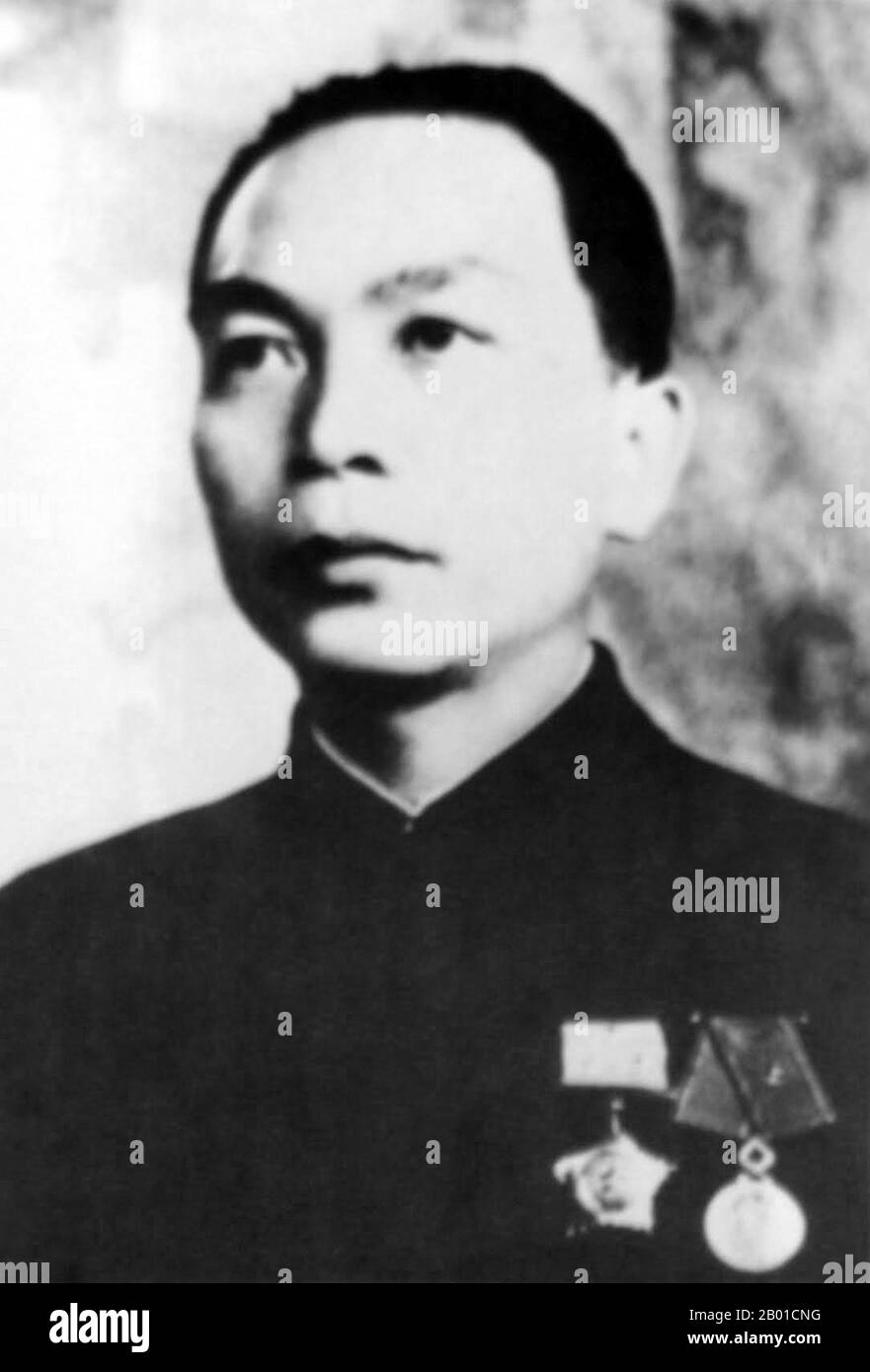 Vietnam: General Vo Nguyen Giap (25. August 1911 - 4. Oktober 2013), Victor von Dien Bien Phu, c.. 1960-1963. VO Nguyen Giap (Vietnamese: Võ Nguyên Giáp) war ein vietnamesischer Offizier in der vietnamesischen Volksarmee und Politiker. Er war Hauptkommandant in zwei Kriegen: Dem ersten Indochinakrieg (1946-1954) und dem zweiten Indochinakrieg (1960-1975). Er war auch Journalist, Innenminister in der Regierung von Präsident Hồ Chí Minh, Militärkommandeur der Việt Việt Minh, Kommandeur der Volksarmee von Vietnam (PAVN) und Verteidigungsminister. Stockfoto