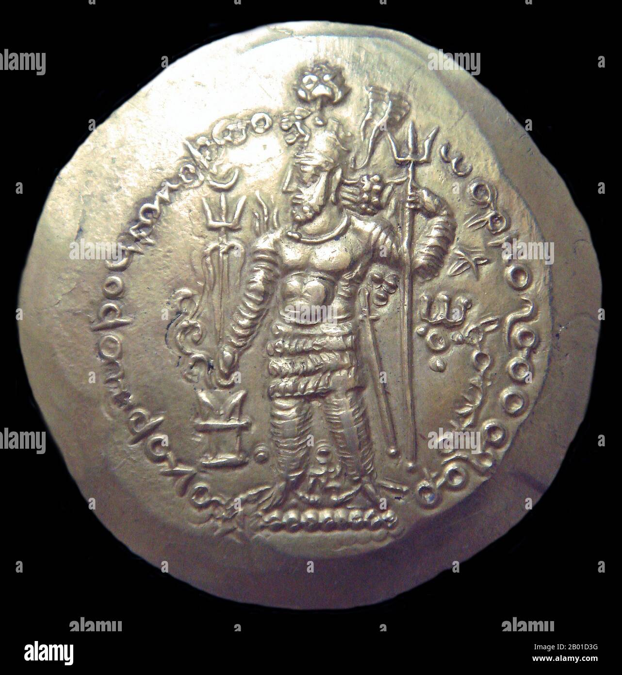 Iran: Münze von Hormizd I., König von Sasanian Persien (r. 270 - 271 CE), geprägt in Afghanistan, und abgeleitet von früheren Kushan Designs, c. 272-273 CE. Foto von PHGCOM (CC BY-SA 3,0 Lizenz). Hormizd I., auch bekannt als Ohrmazd I., Hormozd I. und Hormizd-Ardashir, war der dritte Sassanid "Shahanshah" (König der Könige) von Persien. Er war der dritte Sohn Schapurs I., unter dem er Gouverneur-König von Armenien war, und Hormizd nahm an den Kriegen seines Vaters gegen das Römische Reich Teil. Seine Herrschaft über das Sassanidenreich war kurz und ereignislos, abgesehen von seinem Bau der Stadt Hormizd-Ardashir. Stockfoto