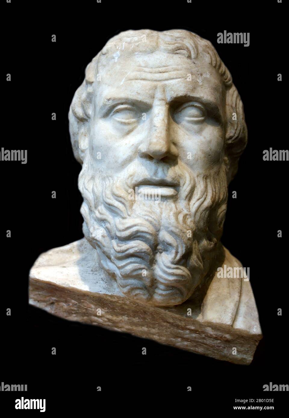 Griechenland/Türkei: Herodot, der 'Vater der Geschichte' (c. 484 - c. 425 BCE). Römische Kopie einer griechischen Marmorbüste, Anfang des 4.. Jahrhunderts v. Chr. Herodot (griechisch: Hēródotos) war ein griechischer Historiker, der in Halicarnassus, Caria (heute Bodrum, Türkei) geboren wurde und im 5.. Jahrhundert v. Chr. lebte. Er wird als „Vater der Geschichte“ bezeichnet, da er der erste Historiker war, der seine Materialien systematisch sammelte, deren Genauigkeit bis zu einem gewissen Grad testet und sie in einer gut konstruierten und lebendigen Erzählung anordnet. Stockfoto