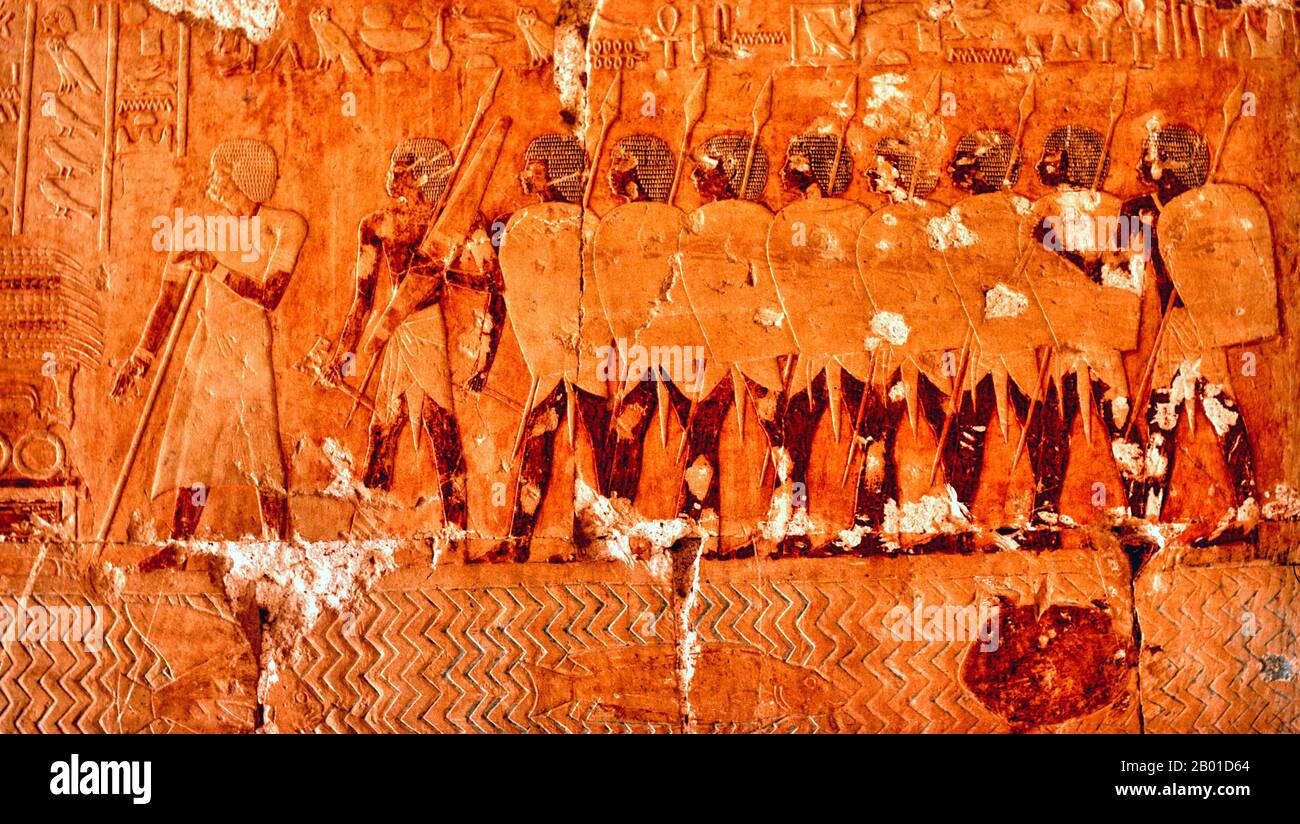 Ägypten: Wandgemälde, das die Expedition der Königin Hatschepsut nach Punt im Totentempel der Hatschepsut darstellt, c.. 1480 BCE. Foto von Hans Bernhard (CC BY-SA 3,0 Lizenz). Hatschepsut gründete die Handelsnetze, die während der Hyksos-Besetzung Ägyptens während der zweiten Zwischenperiode unterbrochen worden waren, und baute damit den Reichtum der achtzehnten Dynastie auf. Sie leitete die Vorbereitungen und die Finanzierung einer Mission im Land Punt. Die Expedition startete in ihrem Namen mit fünf Schiffen, die jeweils 70 Fuß (21 m) lang waren und mehrere Segel trugen und 210 Männer unterbringen konnten. Stockfoto