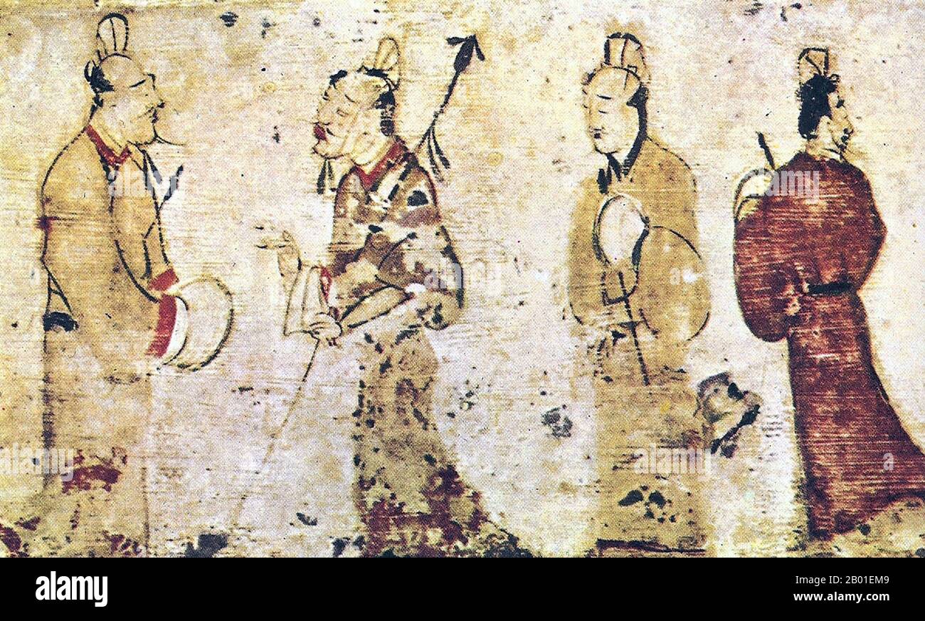 China: Zwei Gentlemen haben sich in Gespräche vertieft, während zwei andere zuschauen. Handscrollen-Gemälde aus einem Grab in der Nähe von Luoyang, Provinz Henan, datiert aus der östlichen Han-Dynastie (25-220 CE). Die Han-Dynastie (206 BCE - 220 CE) war die zweite kaiserliche Dynastie Chinas, der die Qin-Dynastie (221-207 BCE) vorausging und von den drei Königslanden (220-280 CE) abgelöst wurde. Es wurde vom Bauernrebellführer Liu Bang gegründet, posthum als Kaiser Gaozu von Han bekannt. Sie wurde von der Xin-Dynastie (9-23 CE) des ehemaligen Regenten Wang Mang kurz unterbrochen. Dieses Interregnum trennt die Han in zwei Perioden. Stockfoto
