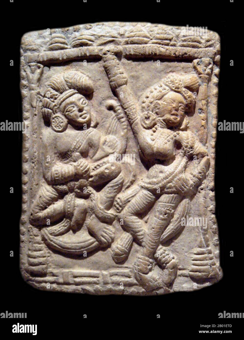 Indien/Bangladesch: Tänzer und Musiker im Königspalast, Bengal, Sunga-Dynastie, c. 1. Century BCE. Foto von Uploadalt (CC BY-SA 3,0 Lizenz). Das Sunga-Imperium oder Shunga-Imperium war eine königliche indische Dynastie aus Magadha, die weite Gebiete des indischen Subkontinents von etwa 185 bis 73 BCE kontrollierte. Die Dynastie wurde von Pusyamitra Sunga nach dem Fall des Maurya-Reiches gegründet. Seine Hauptstadt war Pataliputra, aber später hielten Kaiser wie Bhagabhadra auch den Hof in Vidisha, dem modernen Besnagar im Osten von Malwa. Stockfoto
