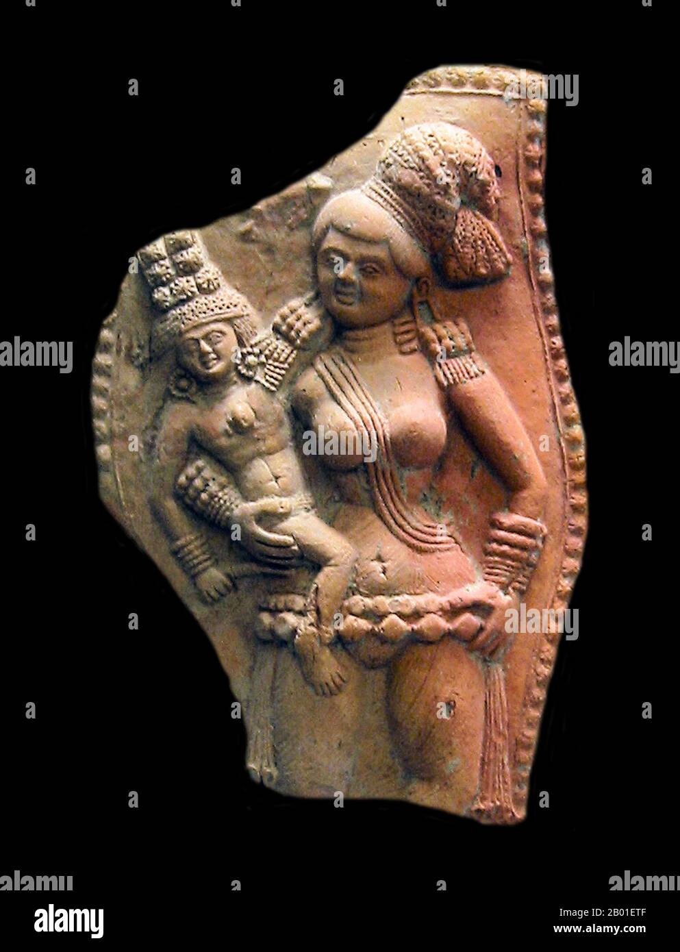 Indien/Bangladesch: Eine Frau mit Kind, Chandraketugarh, Sunga Dynastie, c. 2.-1. Century BCE. Foto: Sailko (CC BY-SA 3,0 Lizenz). Das Sunga-Imperium oder Shunga-Imperium war eine königliche indische Dynastie aus Magadha, die weite Gebiete des indischen Subkontinents von etwa 185 bis 73 BCE kontrollierte. Die Dynastie wurde von Pusyamitra Sunga nach dem Fall des Maurya-Reiches gegründet. Seine Hauptstadt war Pataliputra, aber später hielten Kaiser wie Bhagabhadra auch den Hof in Vidisha, dem modernen Besnagar im Osten von Malwa. Stockfoto