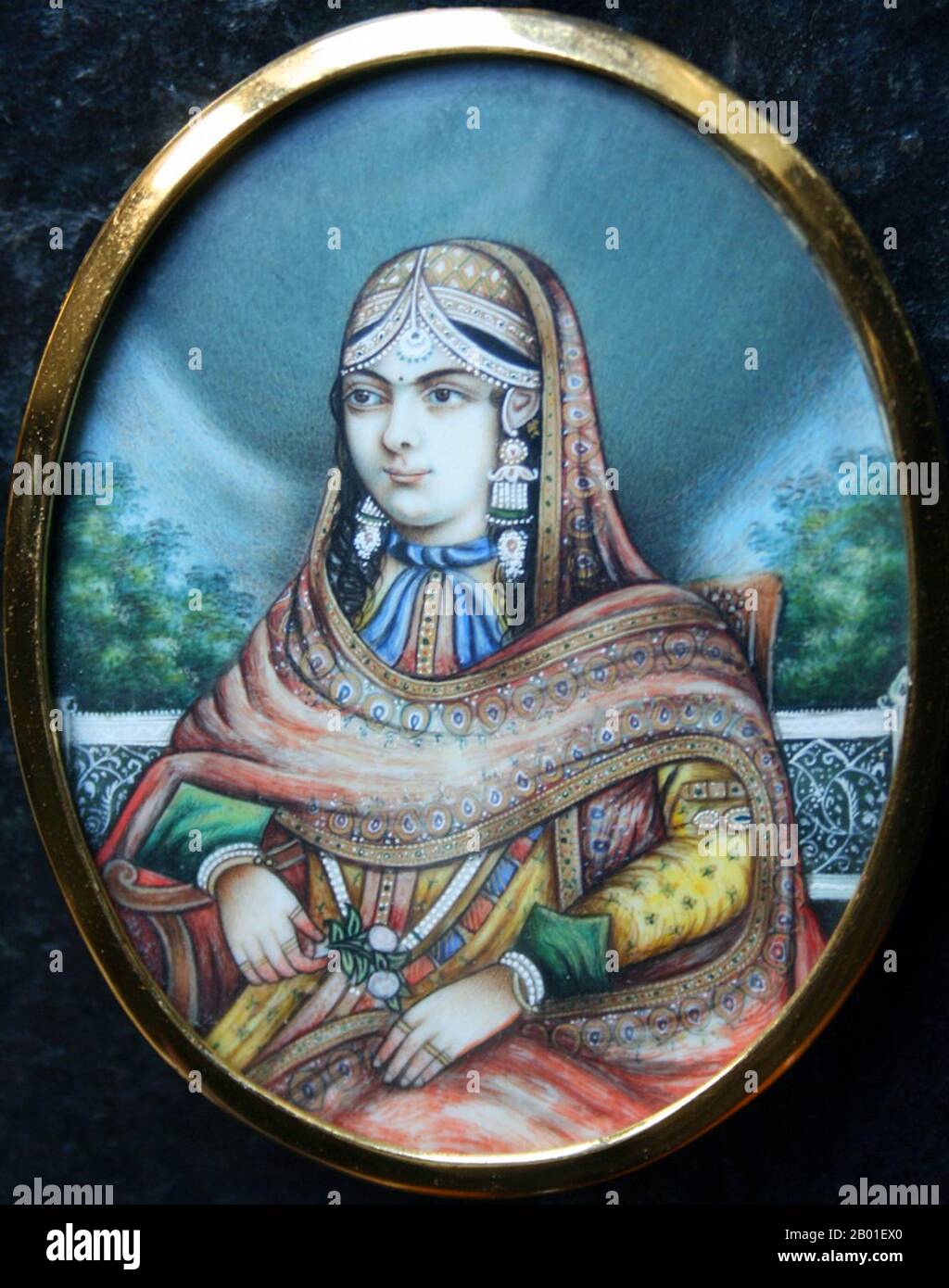 Indien: Kaiserin Jodhabai (ca. 1542. Bis 19. Mai 1623), Ehefrau des 3. Mogul-Kaisers Akbar (25. Oktober 1542 bis 27. Oktober 1605). Posthume Portrait, c. 1850. Mariam uz-Zamani Begum Sahiba (kaiserliche Prinzessin), geborene Rajkumari (Prinzessin) Hira Kunwari, alias Harkha Bai war eine Rajput-Prinzessin, die nach ihrer Heirat mit Mogul-Kaiser Akbar zur Mogul-Kaiserin wurde. Sie war die älteste Tochter von Kachwaha Rajput, Raja Bharmal von Amber, dem älteren Namen des Rajput-Staates Jaipur. Ihre Notsituation ergibt sich aus ihrer Ehe mit dem Mogul-Kaiser Jalaluddin Muhammad Akbar. Stockfoto