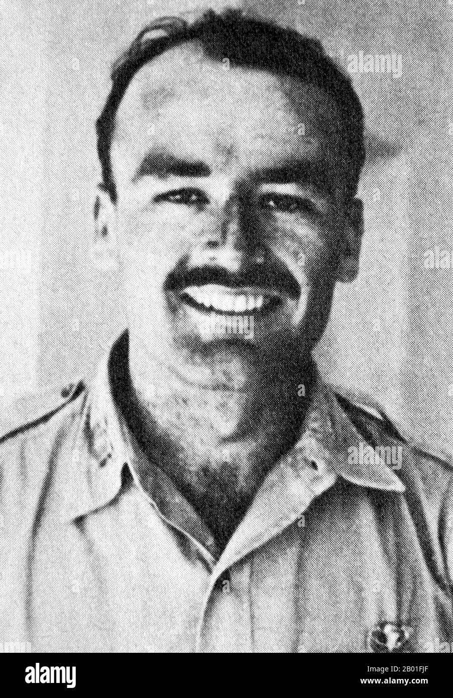 USA/Vietnam: Leutnant Albert Peter Dewey (1916. - 26. September 1945), versehentlich von Vietminh-Truppen am 26. September 1945 erschossen, die ihn für einen französischen Soldaten hielten. Dewey war der erste amerikanische Todesfall in Französisch-Indochina, der nach dem Zweiten Weltkrieg getötet wurde Dewey kam am 4. September 1945 in Saigon an, um ein 7-köpfiges OSS-Team zu leiten, das „amerikanische Interessen vertritt“ und Informationen sammelt. In Zusammenarbeit mit den Vietminh arrangierte er die Rückführung von 4.549 alliierten Kriegsgefangenen, darunter 240 Amerikaner, aus zwei japanischen Lagern in der Nähe von Saigon, mit dem Codenamen Project Embankment. Stockfoto