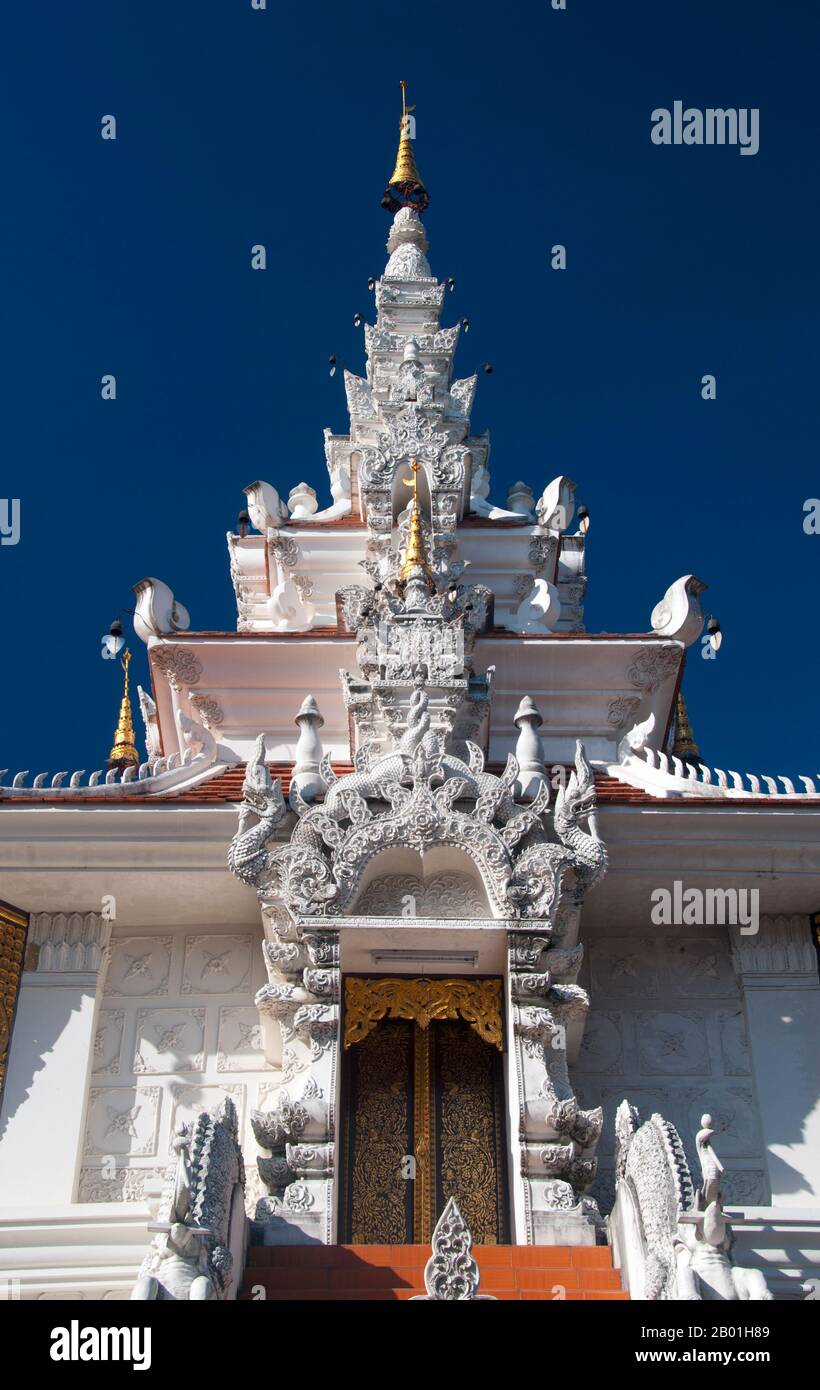 Thailand: Wat Nantaram, Chiang Mai. König Mengrai gründete die Stadt Chiang Mai (was „neue Stadt“ bedeutet) im Jahr 1296 und folgte Chiang Rai als Hauptstadt des Königreichs Lanna. Chiang Mai wurde manchmal als „Chiengmai“ oder „Chiangmai“ geschrieben und ist die größte und kulturell bedeutendste Stadt im Norden Thailands. Stockfoto