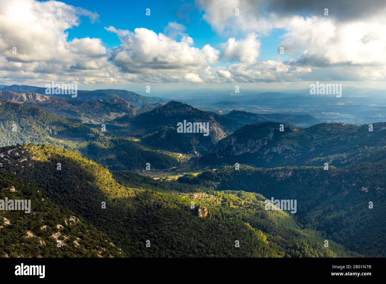 Berge von Serra de Tramuntana in Valldemossa, 09.01.2020, Luftbild, Spanien, Balearen, Mallorca, Valldemossa Stockfoto