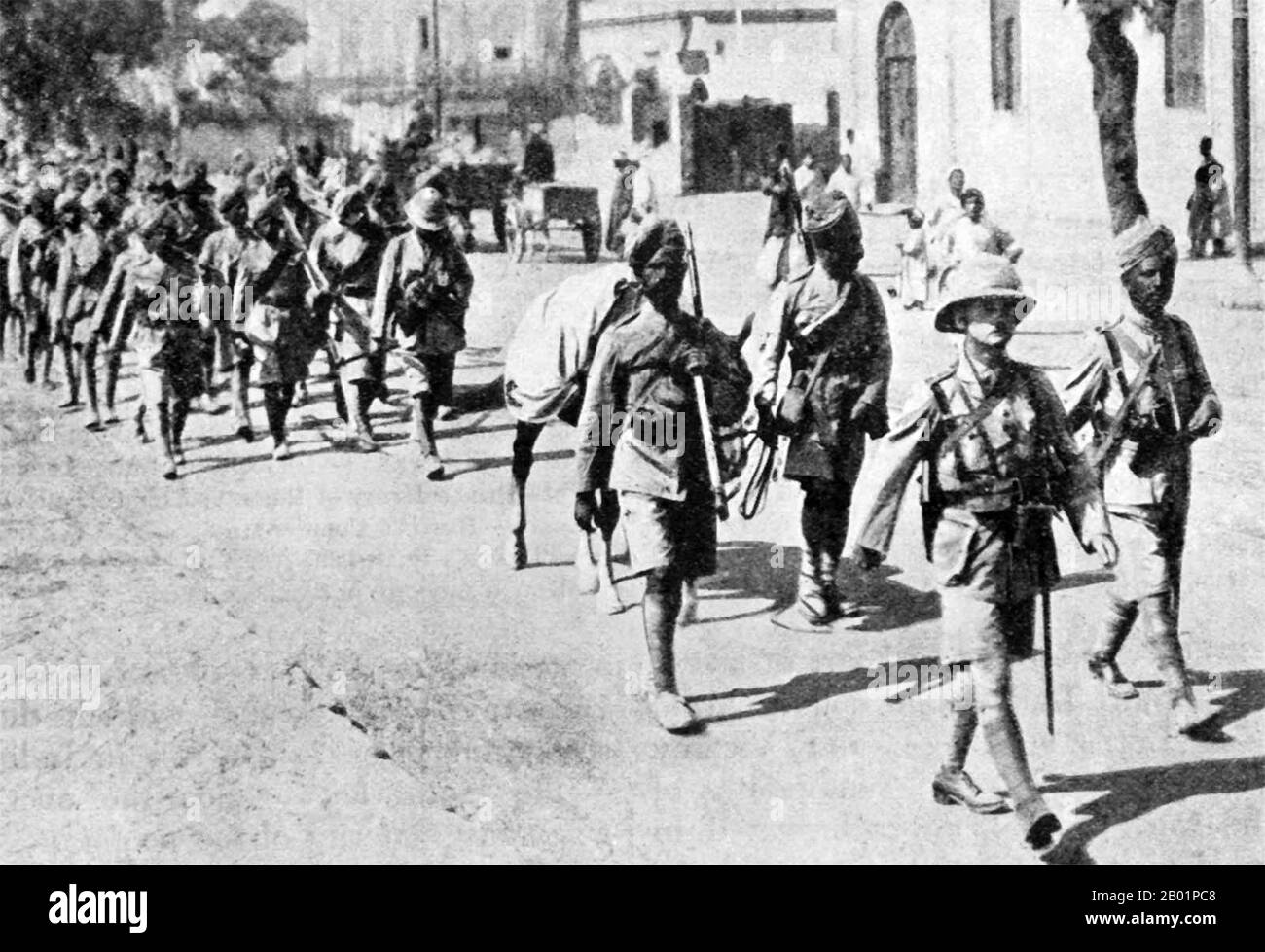 Palästina: Britische und britische indische Truppen in Palästina, 1918. Das Nahost-Theater des Ersten Weltkriegs war Schauplatz der Aktion zwischen dem 29. Oktober 1914 und dem 30. Oktober 1918. Die Kombattanten waren das Osmanische Reich, mit Unterstützung der anderen Mittelmächte, vor allem der Briten und der Russen unter den Alliierten des Ersten Weltkriegs Es gab fünf Hauptkampagnen: Die Sinai- und Palästinenserkampagne, die Mesopotamische Kampagne, die Kaukasuskampagne, die Perserkampagne und die Gallipoli-Kampagne. Stockfoto