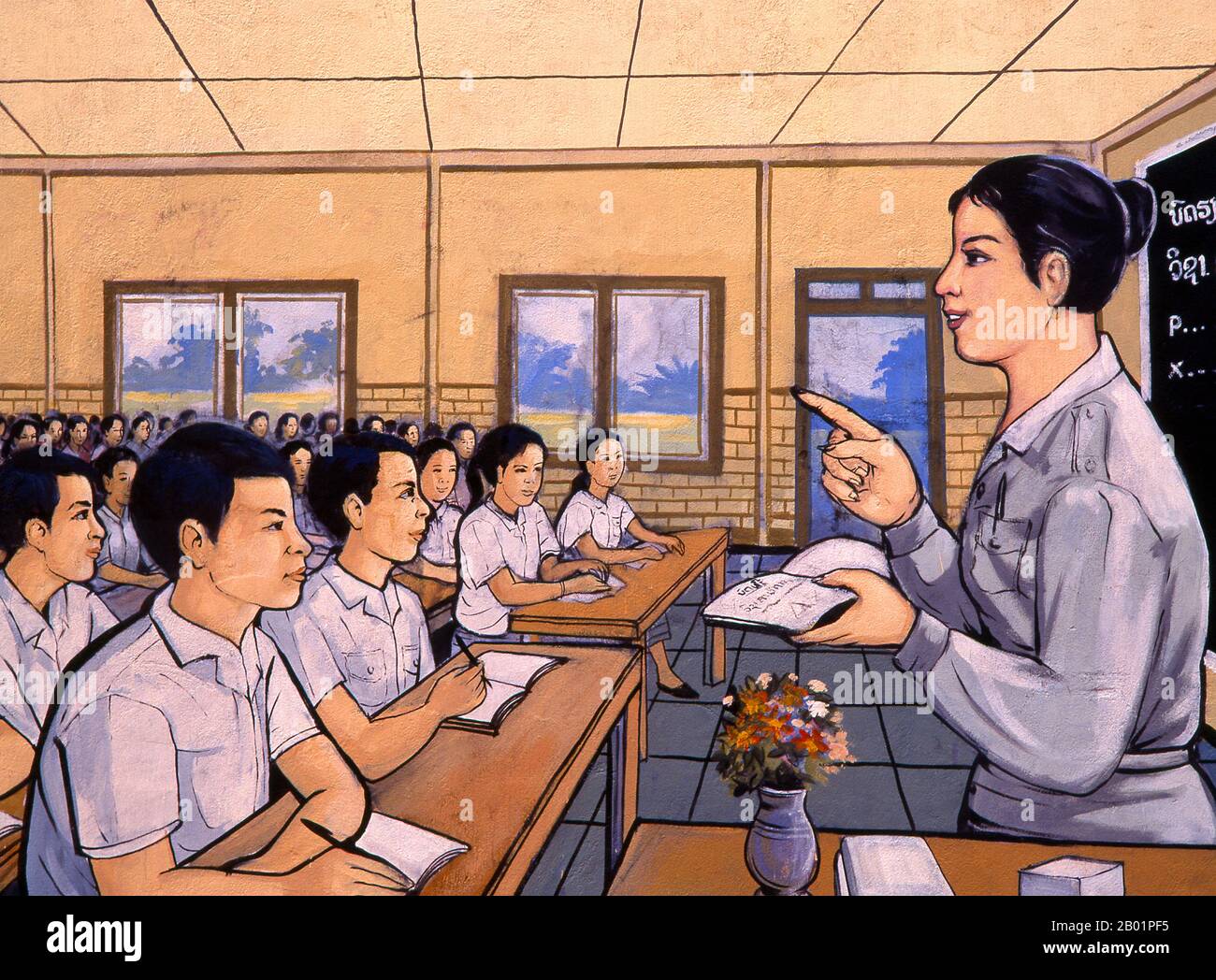 Laos: Bildung, politisches Poster im revolutionären sozialistischen Realismus auf den Straßen von Vientiane. Der sozialistische Realismus ist ein Stil realistischer Kunst, der in der Sowjetunion entwickelt wurde und in anderen kommunistischen Ländern zu einem dominierenden Stil wurde. Der sozialistische Realismus ist ein teleologisch orientierter Stil, dessen Ziel die Förderung der Ziele des Sozialismus und des Kommunismus ist. Obwohl sie damit verbunden ist, darf sie nicht mit dem sozialen Realismus verwechselt werden, einer Art von Kunst, die Themen sozialer Belange realistisch darstellt. Anders als der soziale Realismus verherrlicht der sozialistische Realismus oft die Rolle der Armen. Stockfoto