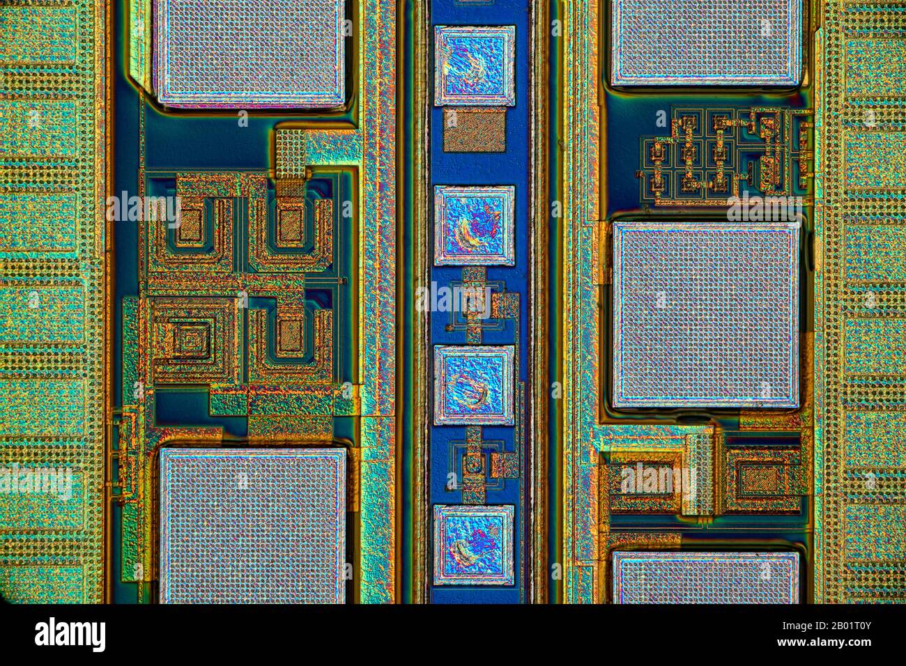 Oberfläche eines Mikrochips, Kontrastbild mit differentiellen Interferenzen, Siliziumwafer Stockfoto