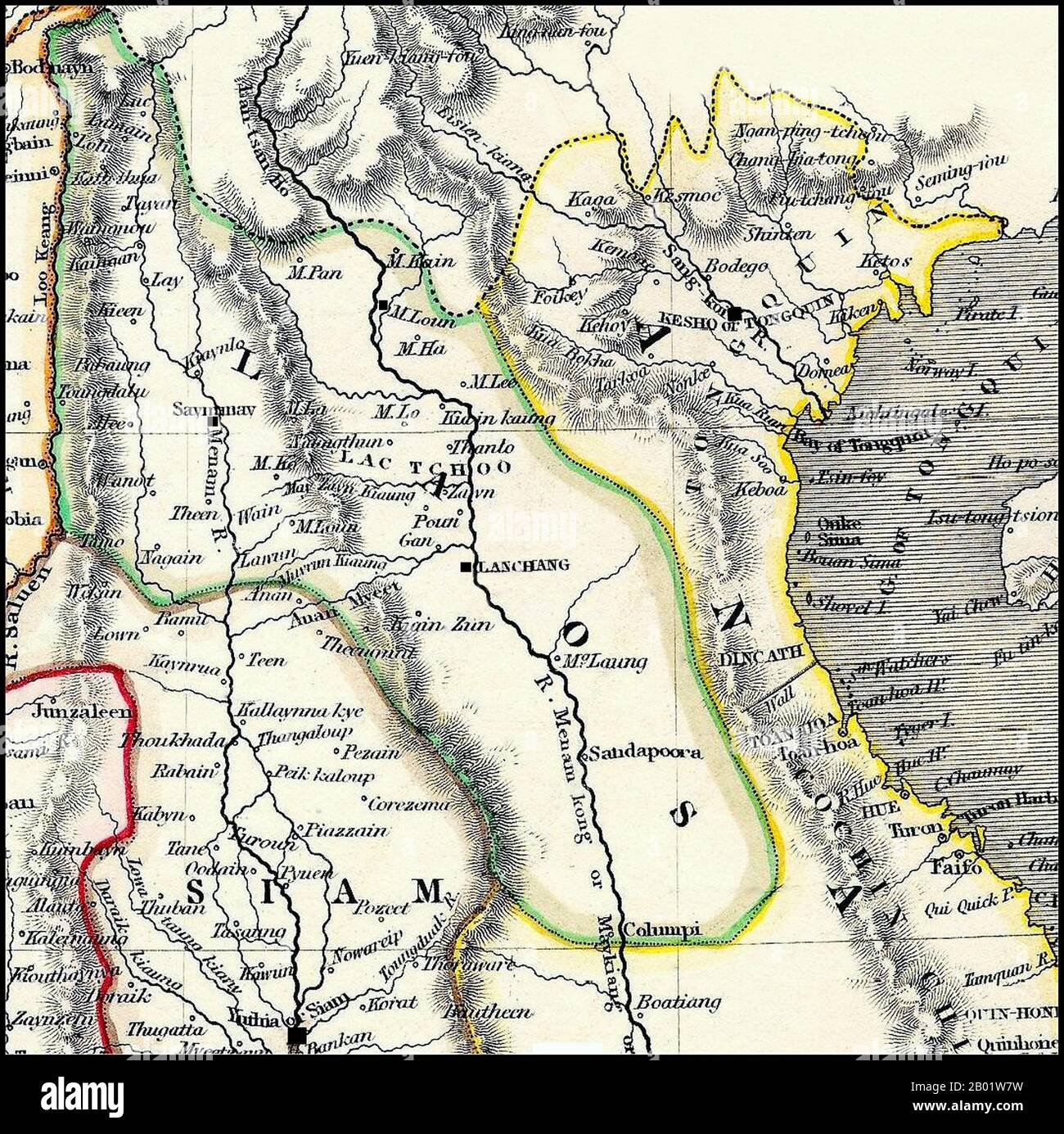 Thailand/Laos: Detail einer Karte von Siam, Laos und Tonkin, um 1825. Laos umfasst sowohl das Königreich Lan Na mit seiner Hauptstadt Saymamay (Chiang Mai) als auch Laos mit seiner Hauptstadt Lanchang (Vientiane). Detail einer britischen Karte aus dem frühen 19. Jahrhundert. Burmas Provinz Tenasserim (pink) ist als britische Provinz gekennzeichnet und wurde nach dem Ersten Anglo-Burmesischen Krieg (1824–1826) von Großbritannien eingenommen. Die Geographie ist sehr unvollkommen, die ersten britischen Vermessungsteams in Laos Land werden erst nach den Missionen von McLeod und Richardson (1836–1837) entsandt. Stockfoto