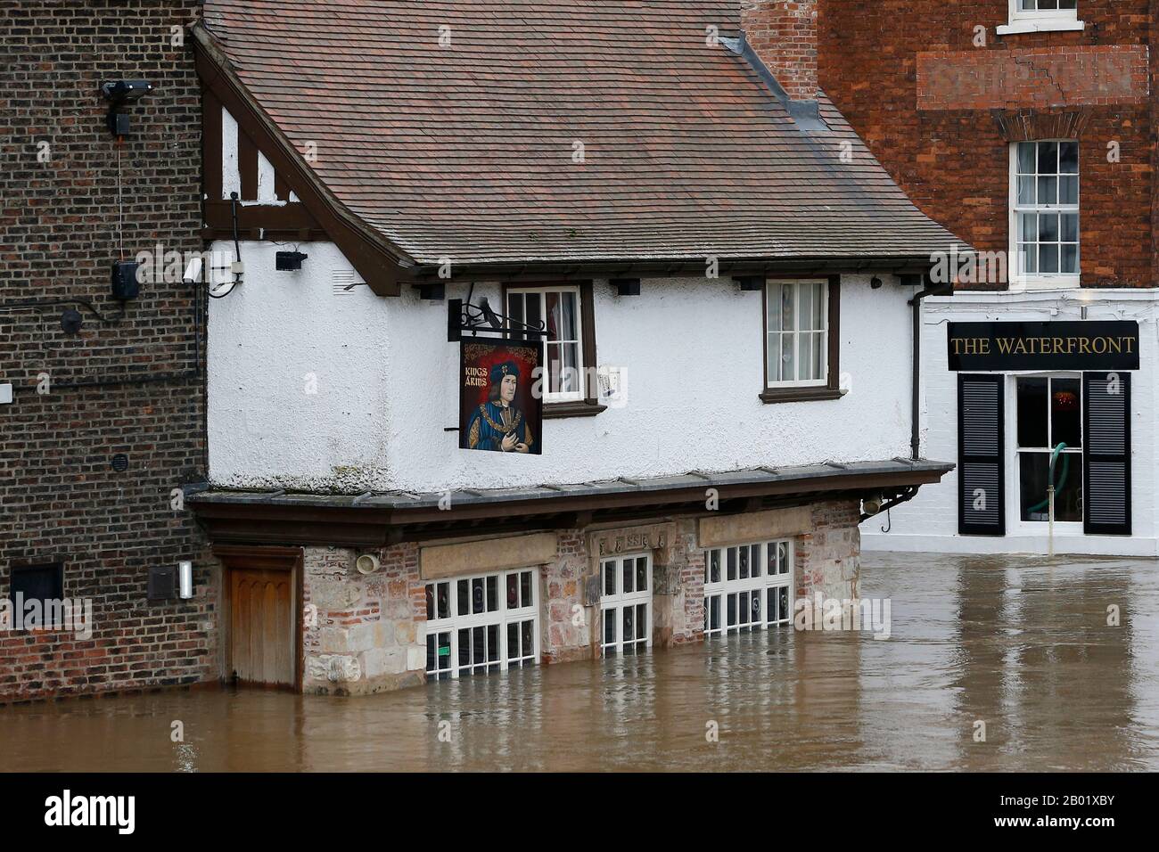 York. Februar 2020. Das Foto, das am 17. Februar 2020 aufgenommen wurde, zeigt eine allgemeine Ansicht der Überschwemmung im öffentlichen Haus Kings Arms in York, Großbritannien. Credit: Craig Brough/Xinhua/Alamy Live News Stockfoto