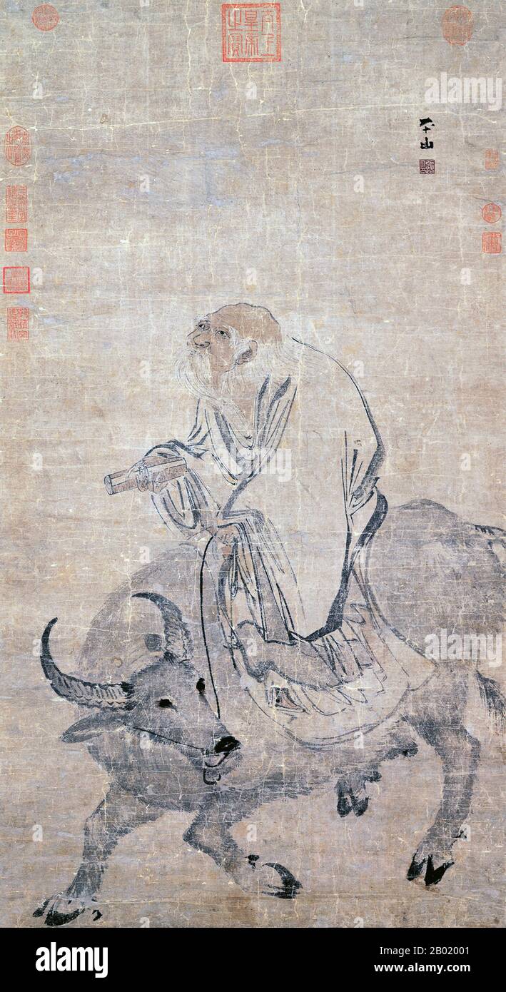 China: Laozi reiten an Ochs. Hängende Rollengemälde von Zhang Lu (1464-1538), ca. Anfang des 16. Jahrhunderts. Laozi (Lao Tzu, ca. 6. Jahrhundert v. Chr.) war ein mystischer Philosoph des alten China. Seine Verbindung mit dem Daodejing (Tao Te Ching) hat ihn traditionell als den Gründer des Taoismus (auch „Daoismus“ genannt) angesehen. Er wird auch als Gottheit in den meisten religiösen Formen der taoistischen Religion verehrt, die Laozi oft als Taishang Laojun oder als „einer der drei reinen“ bezeichnet. Laozi bedeutet wörtlich aus dem Chinesischen übersetzt „alter Meister“ oder „alter Meister“ und wird allgemein als ehrenhaft angesehen. Stockfoto