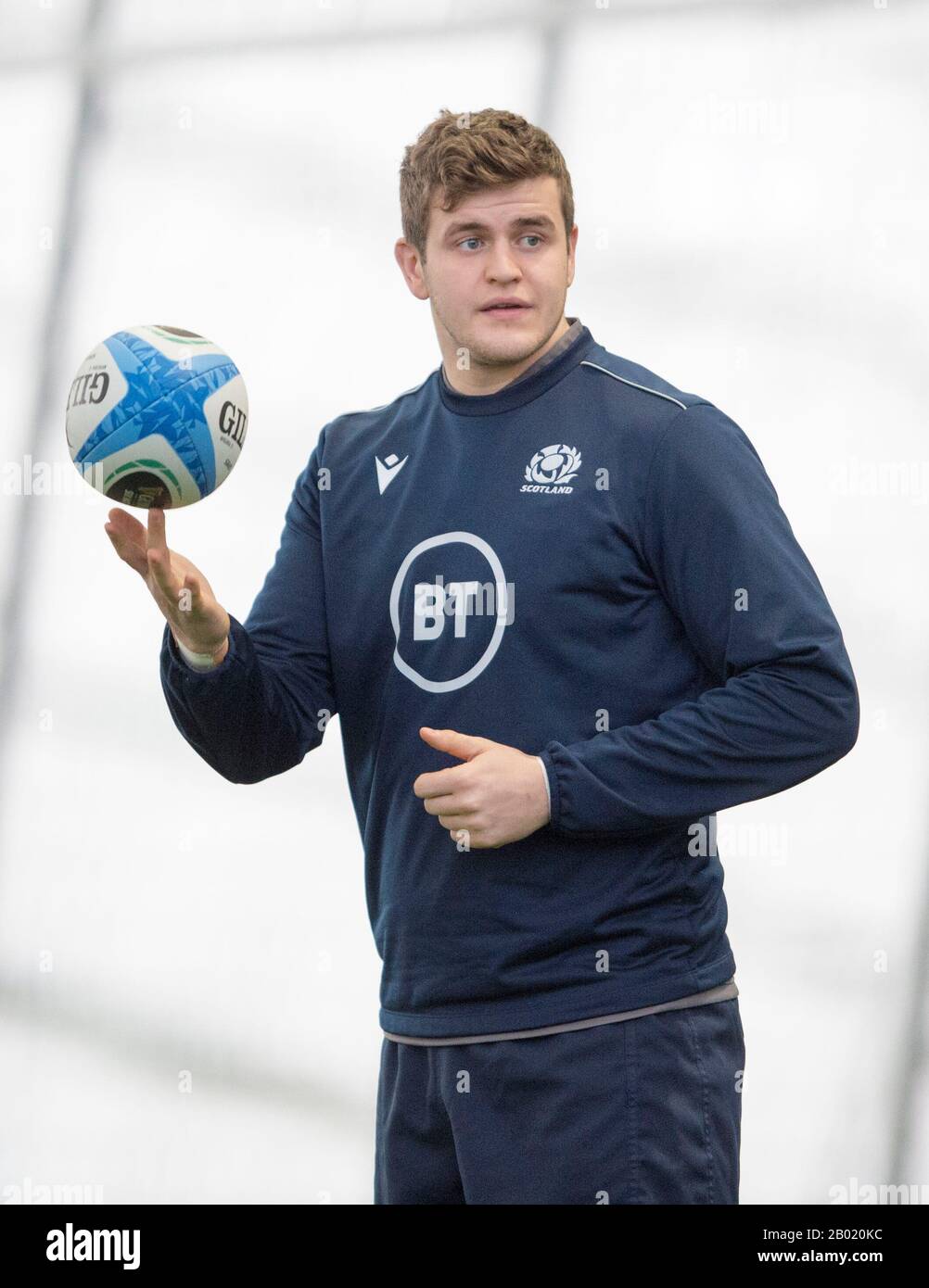 Oriam Sports Center, Riccarton Campus der Heriot-Watt University, Edinburgh: 18. Februar 2020. Schottland Rugby-Team-Training vor ihrem Guinness Six Nations Match gegen Italien in Rom. Schottlands Scott Cummings im Training im Einsatz. Kredit: Ian Rutherford/Alamy Live News Stockfoto