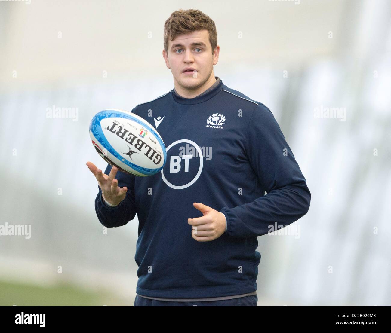 Oriam Sports Center, Riccarton Campus der Heriot-Watt University, Edinburgh: 18. Februar 2020. Schottland Rugby-Team-Training vor ihrem Guinness Six Nations Match gegen Italien in Rom. Schottlands Scott Cummings im Training im Einsatz. Kredit: Ian Rutherford/Alamy Live News Stockfoto