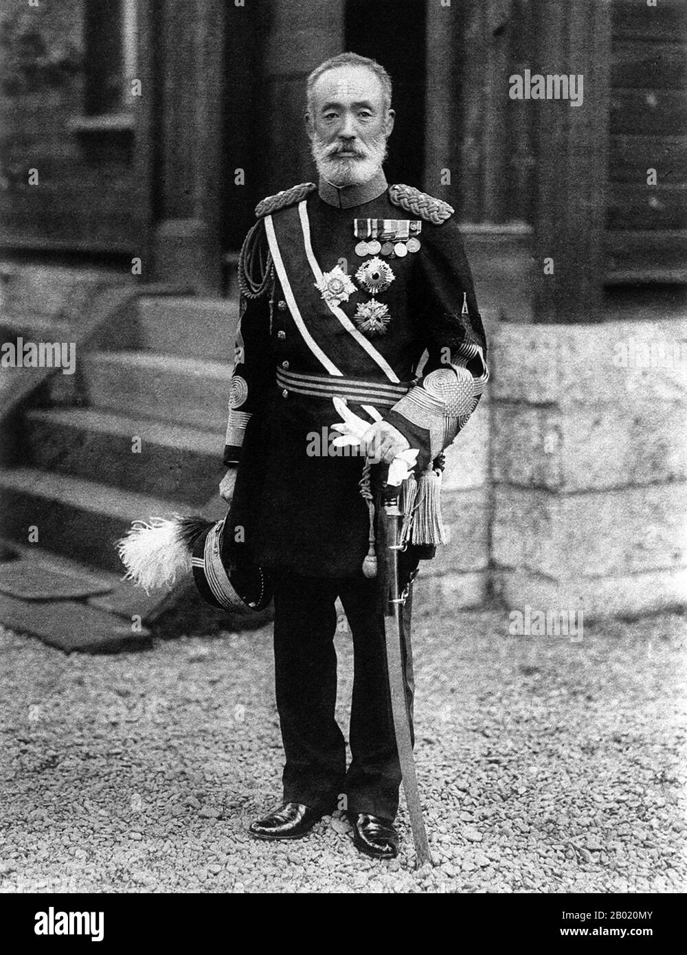 Japan: Graf Maresuke Nogi (25. Dezember 1849 bis 13. September 1912), General der Kaiserlich Japanischen Armee. Graf Nogi Maresuke, GCB, auch bekannt als Kiten, war ein General der Kaiserlich Japanischen Armee und Gouverneur Taiwans. Er war einer der Kommandeure während der Gefangennahme von Port Arthur aus China 1894 und des anschließenden Massakers an Tausenden von chinesischen Zivilisten. Er war eine prominente Figur im Russisch-Japanischen Krieg von 1904 bis 1905 als Kommandeur der Truppen, die Port Arthur von den Russen eroberten. Er war ein Nationalheld im kaiserlichen Japan als Modell feudaler Loyalität und Selbstaufopferung. Stockfoto