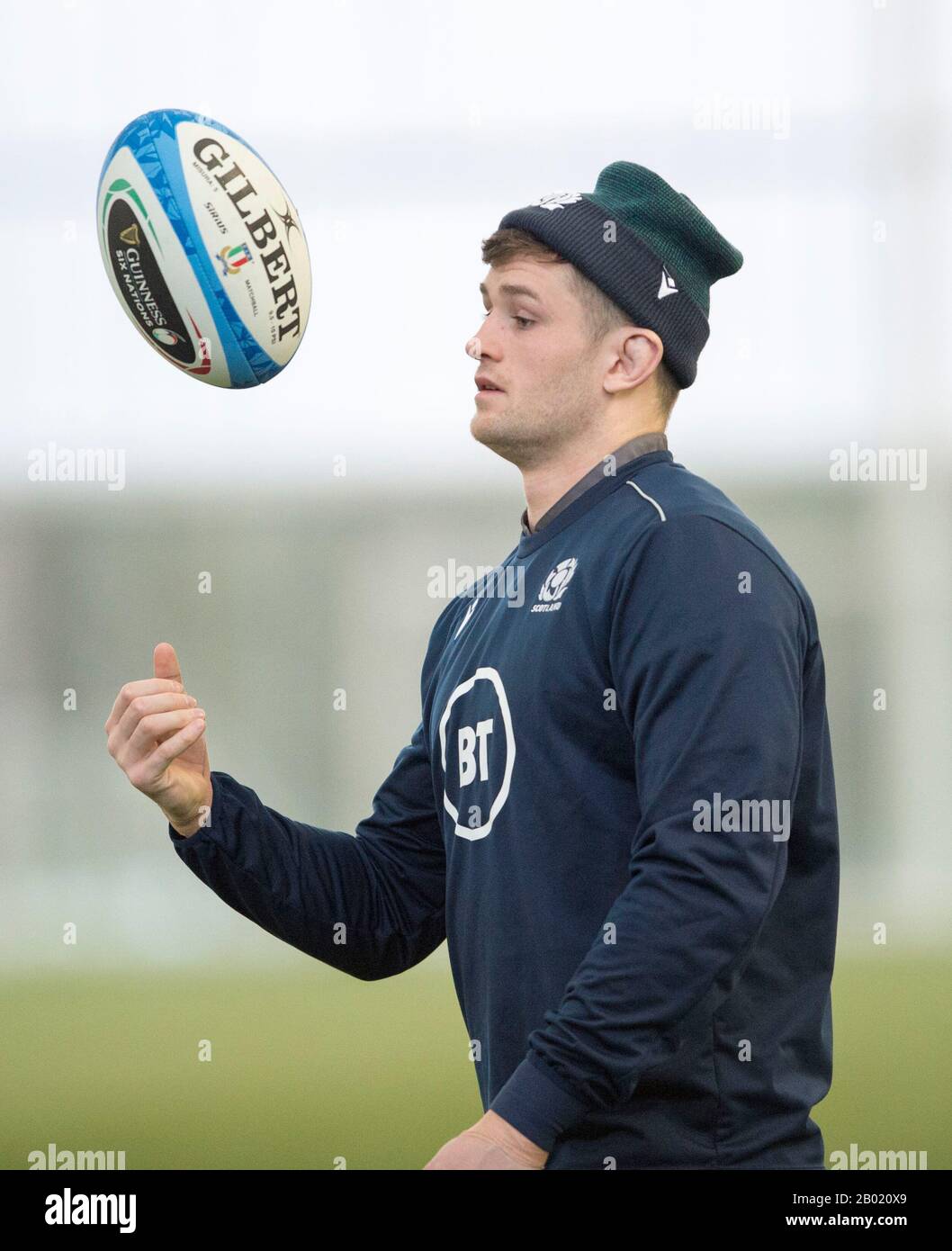 Oriam Sports Center, Riccarton Campus der Heriot-Watt University, Edinburgh: 18. Februar 2020. Schottland Rugby-Team-Training vor ihrem Guinness Six Nations Match gegen Italien in Rom. ScotlandÕs Magnus Bradbury während des Trainings im Einsatz. Kredit: Ian Rutherford/Alamy Live News Stockfoto