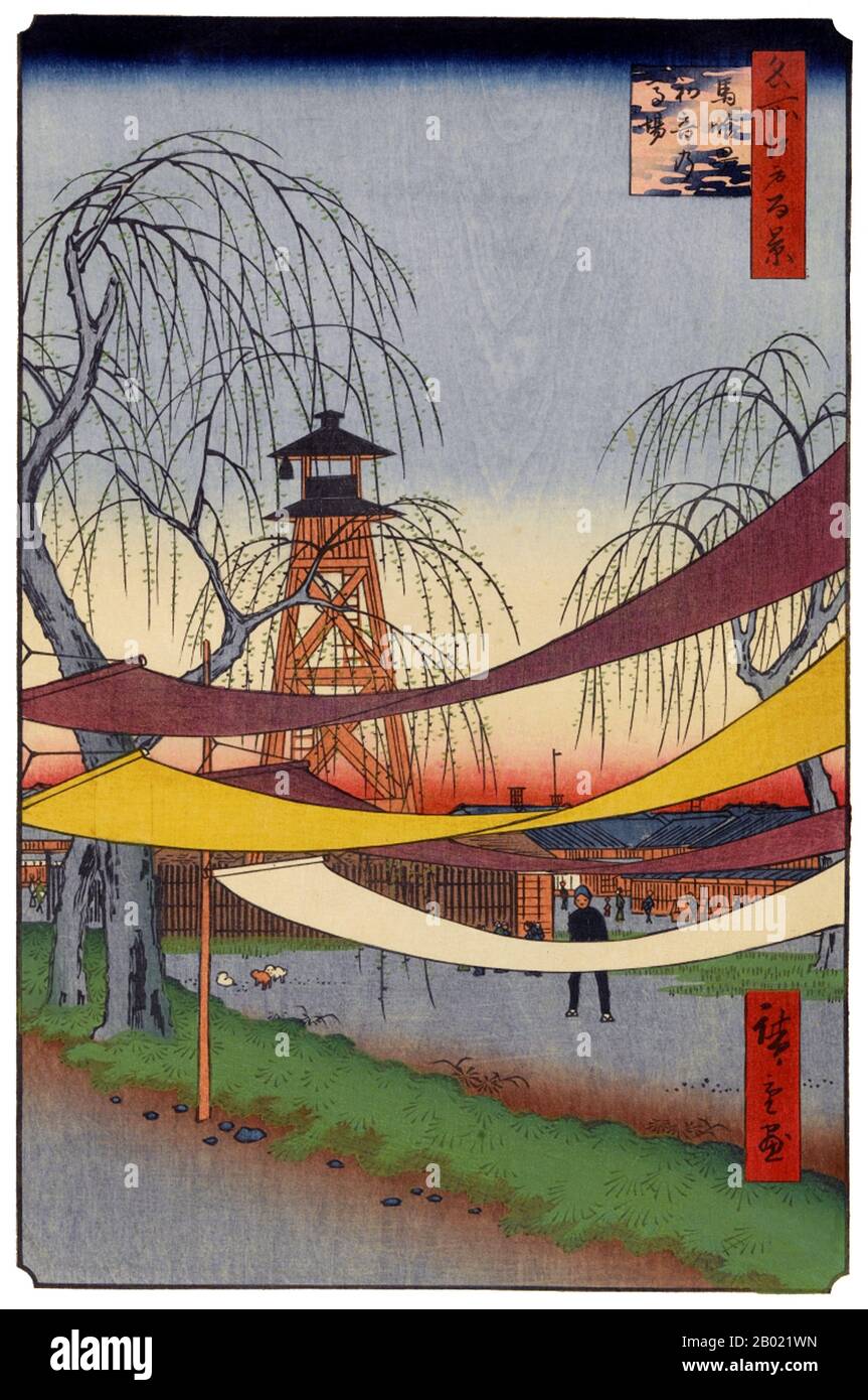 Japan: Hatsune Reitplatz in Bakuro-chō. Bild 6 von Teil 1 (Frühling) von „100 berühmte Ansichten von Edo“. Ukiyo-e Holzschnitt von Utagawa Hiroshige (1797-1858), um 1856-1859. Hiroshiges 100 berühmte Ausblicke auf Edo, die sich aus 118 Holzblocklandschaften und Genreszenen aus Tokio Mitte des 19. Jahrhunderts zusammensetzen, ist eine der größten Errungenschaften der japanischen Kunst. Die Serie enthält viele der berühmtesten Drucke Hiroshiges. Es ist eine Feier des Stils und der Welt der besten kulturellen Blüte Japans am Ende des Tokugawa-Shogunats. Stockfoto