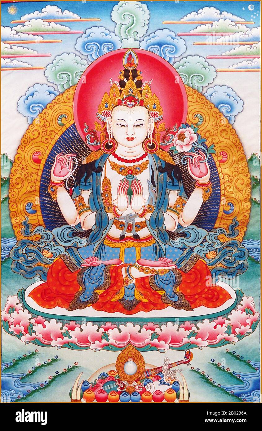 China/Tibet: Vierarmige Avalokitesvara (Guanyin), Göttin der Barmherzigkeit. Malerei des 20. Jahrhunderts. Guanyin ist der Bodhisattva, der mit Mitgefühl verbunden ist, wie sie von ostasiatischen Buddhisten verehrt wird, meist als weibliche. Der Name Guanyin ist die Abkürzung für Guanshiyin, was „die Geräusche (oder Schreie) der Welt beobachten“ bedeutet. Sie wird auch als Guanyin Pusa (wörtlich „Bodhisattva Guanyin“) bezeichnet. Einige Buddhisten glauben, dass Guanyin, wenn einer ihrer Anhänger von dieser Welt verlässt, sie in das Herz eines Lotus versetzt und dann nach Hause ins westliche reine Land Sukhāvatī geschickt. Stockfoto