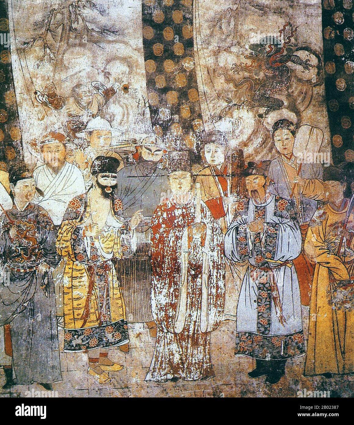 China: Truppe der Schauspieler der Yuan-Dynastie in Performance. Wandbild in der Minyingwang Hall, Guangsheng Tempel, Provinz Shanxi, 1324. In der Mitte des kaiserlichen China trugen Figuren in Theateraufführungen ausgeklügelte Kostüme und stereotypes Gesichtsschminken, wie sie hier in einem großen Wandbild der Yuan-Dynastie (1279-1368) in einer Halle des Guangsheng-Tempels im Bezirk Hongtong in der Provinz Shanxi gezeigt wurden. Oben auf dem Wandgemälde steht auf dem Banner: "Ráodū mochte es. Zhōng Dūxiù, eine berühmte Schauspielerin von sǎnyuè, trat hier auf. Der vierte Monat des ersten Jahres in der Ära Tàidìng." Stockfoto