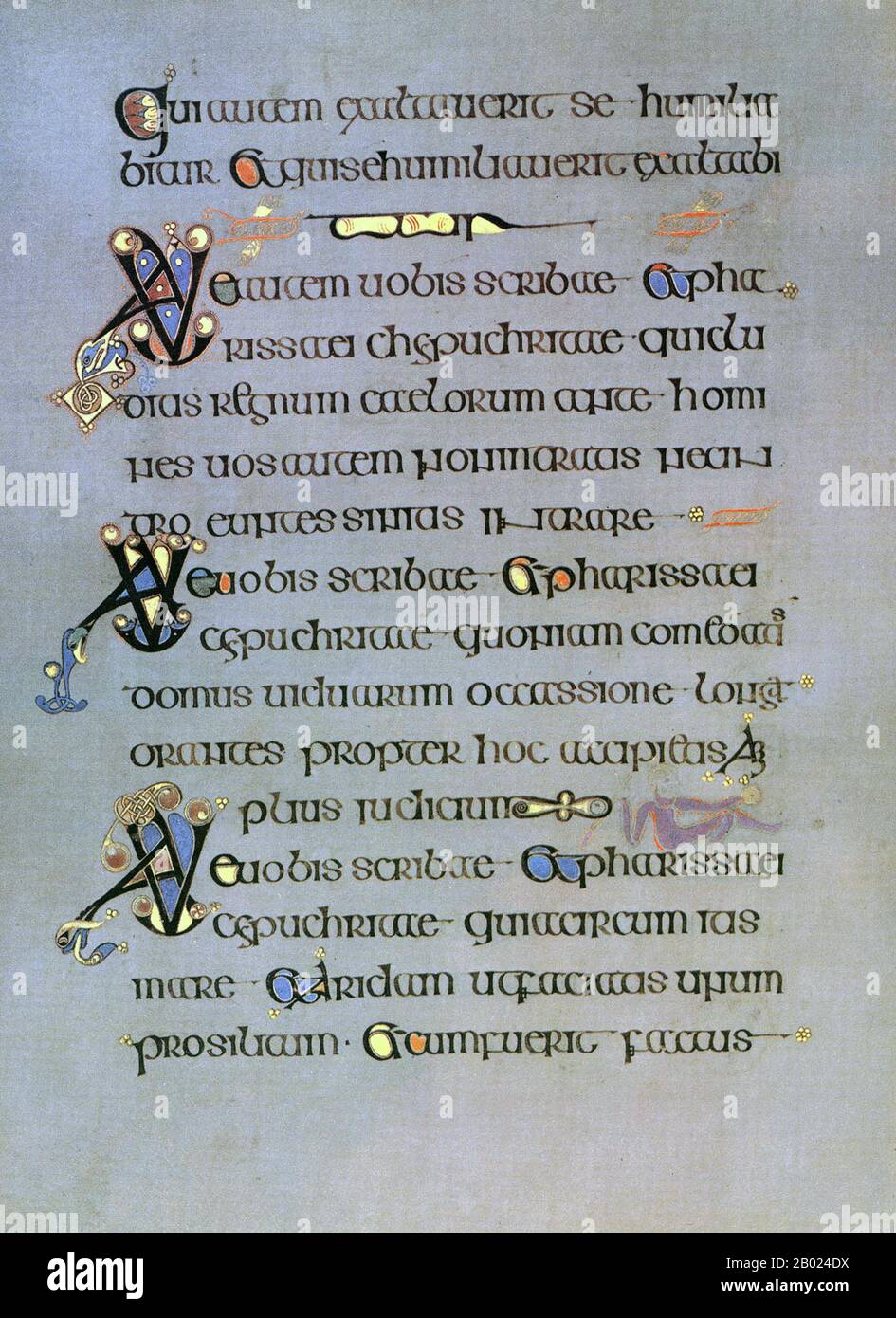 Irland/Schottland: The Book of Kells, um 800 n. Chr. Matthäus 6:5–10. Folio 45, rückseitig Das Book of Kells (irisch: Leabhar Cheanannais) (Dublin, Trinity College Library, MS A. I. (58), auch bekannt als das Buch Columba) ist ein belichtetes Buch des Evangeliums in lateinischer Sprache, das die vier Evangelien des Neuen Testaments zusammen mit verschiedenen präfatorischen Texten und Tabellen enthält. Es wurde von keltischen Mönchen um 800 oder etwas früher geschaffen. Der Text der Evangelien stammt größtenteils aus der Vulgata, enthält aber auch einige Passagen aus früheren Versionen der Bibel, die als Vetus Latina bekannt sind. Stockfoto