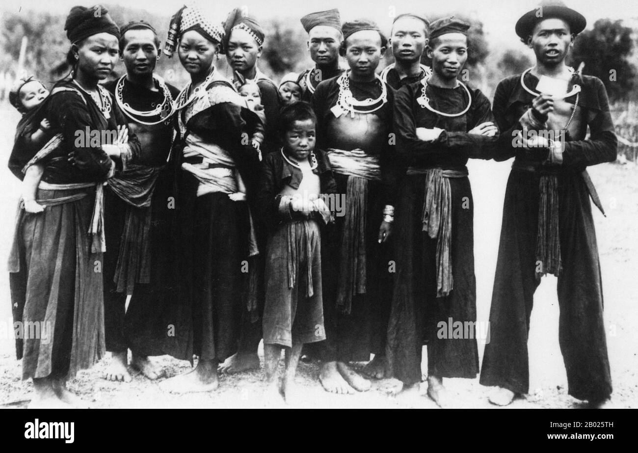Die Hmong sind eine asiatische Ethnie aus den bergigen Regionen China, Vietnam, Laos und Thailand. Hmong gehören auch zu den Untergruppen der Miao-Ethnie in Südchina. Hmong-Gruppen begannen im 18. Jahrhundert aufgrund politischer Unruhen und der Suche nach mehr Ackerland eine allmähliche Südwanderung. Stockfoto